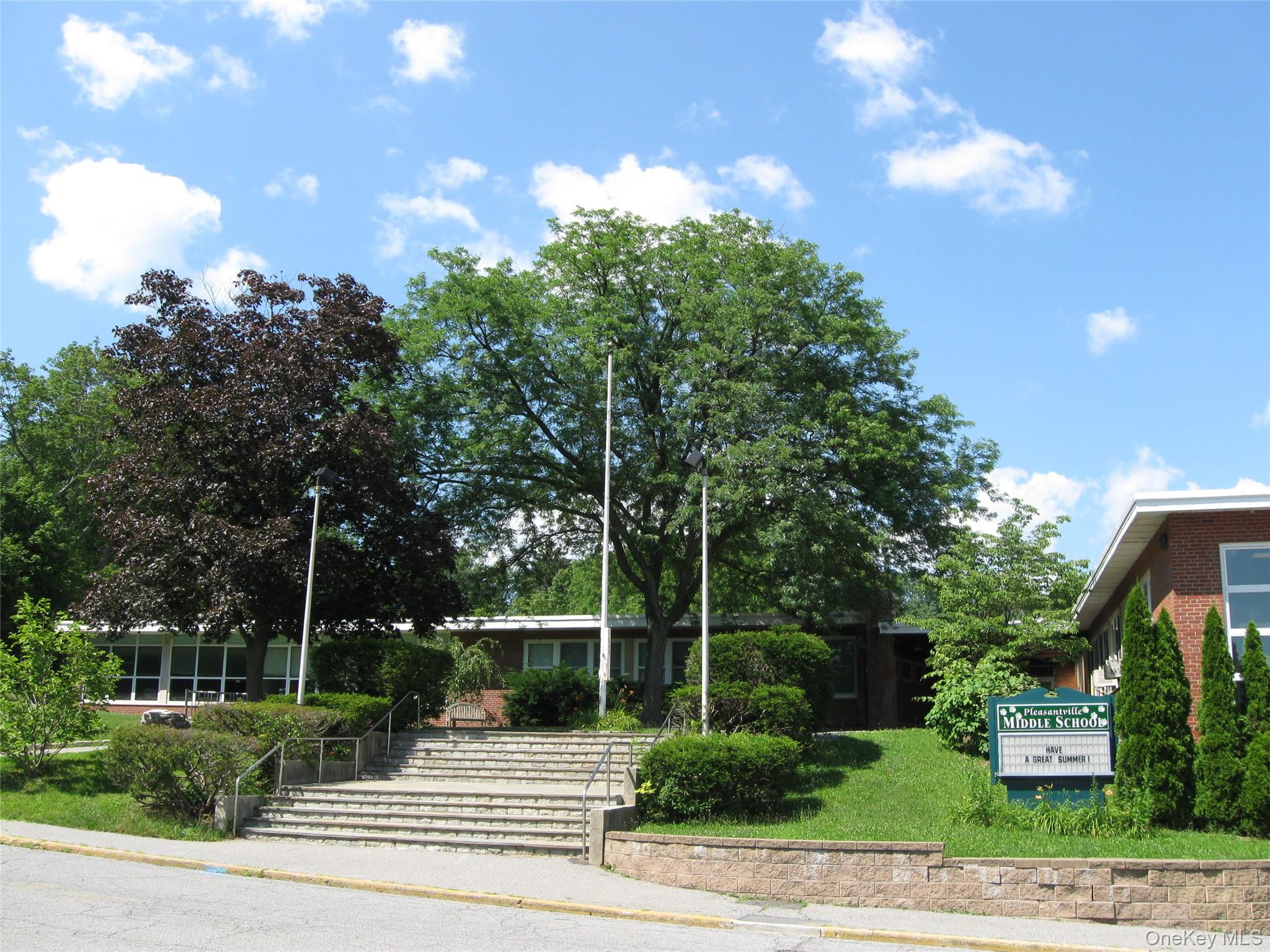 60 Foxwood Drive # 2, Pleasantville, NY 10570