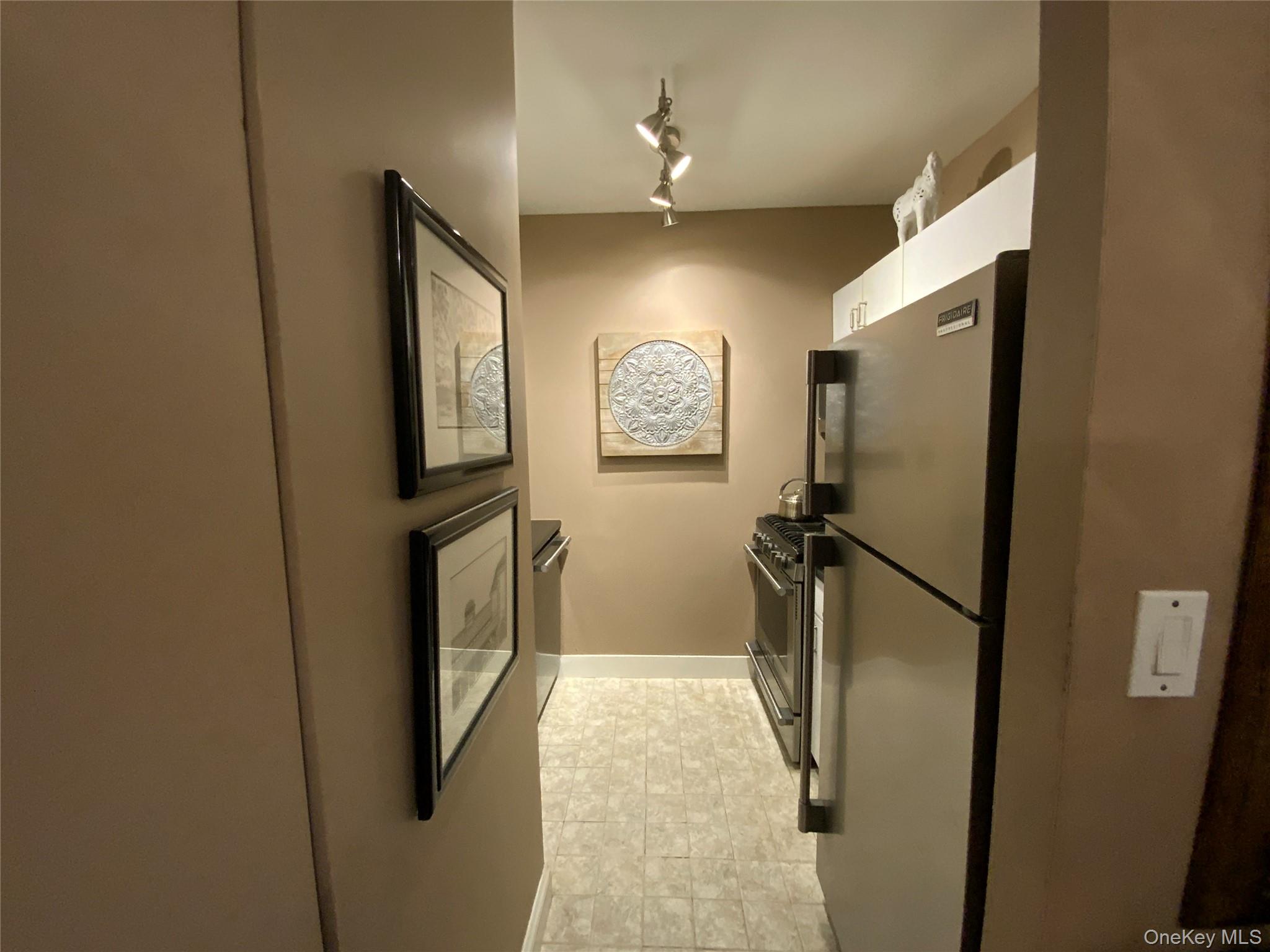 27110 Grand Central Parkway Parkway # 15Z, Floral Park, NY 11005