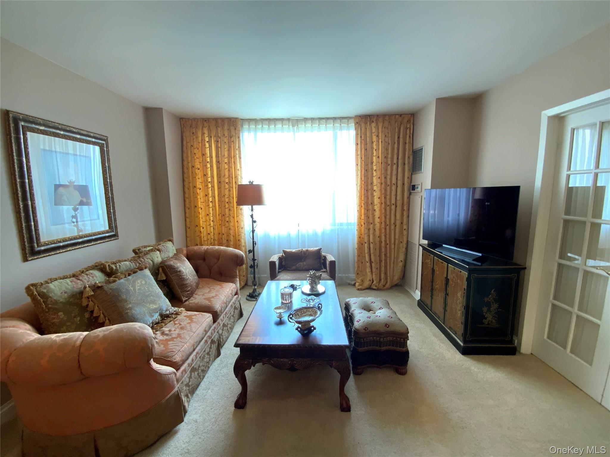 27110 Grand Central Parkway Parkway # 15Z, Floral Park, NY 11005