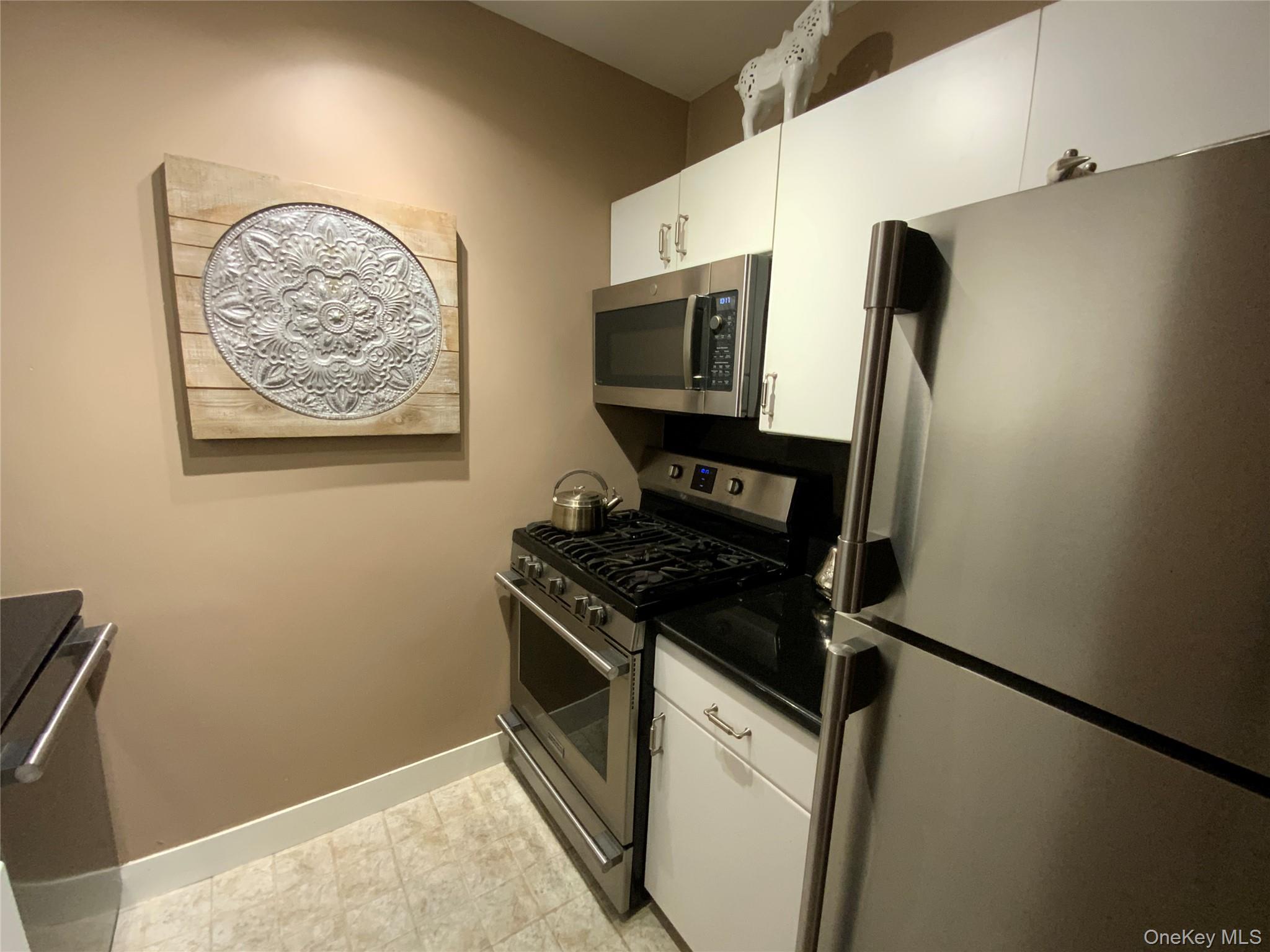 27110 Grand Central Parkway Parkway # 15Z, Floral Park, NY 11005