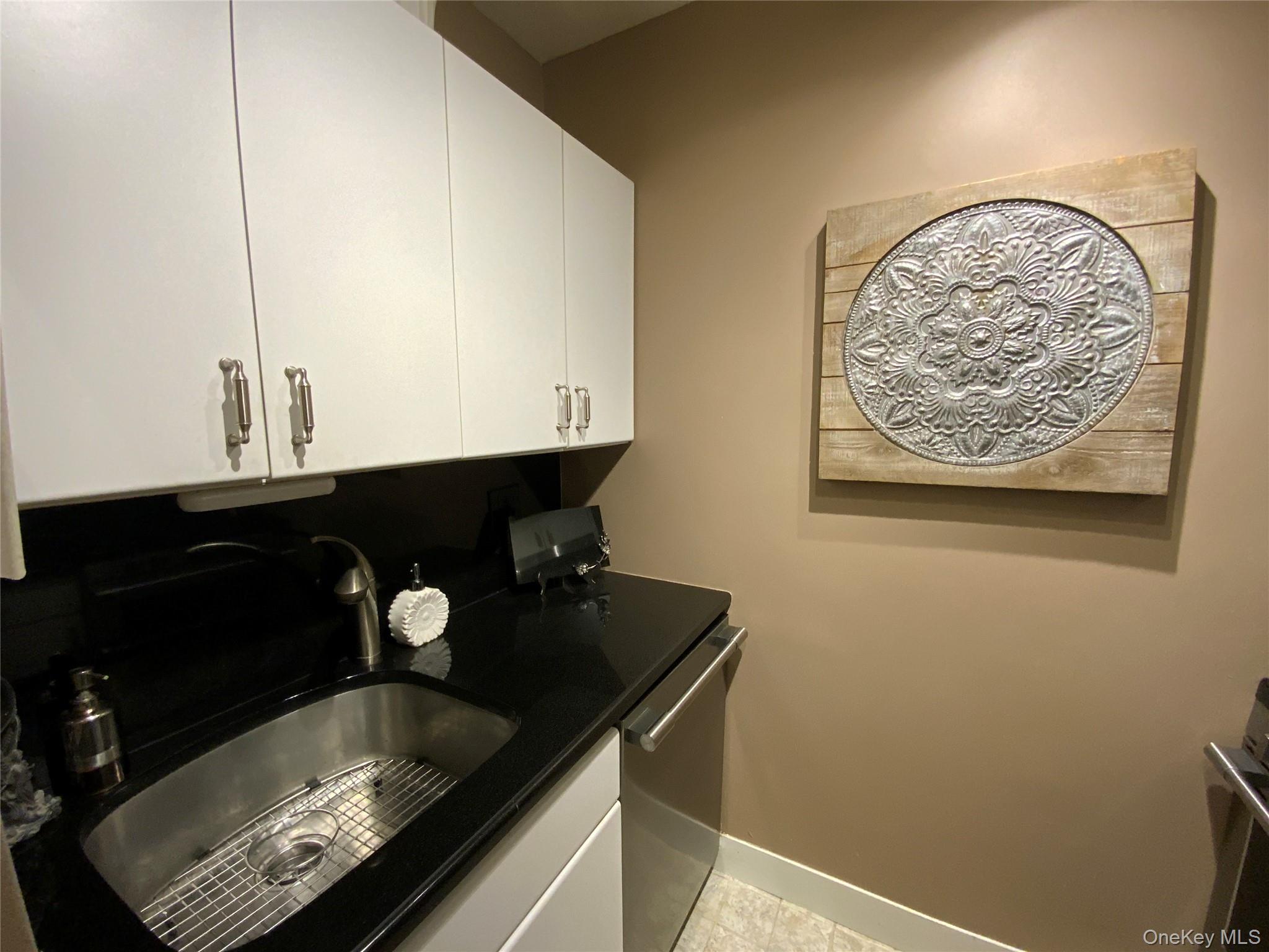 27110 Grand Central Parkway Parkway # 15Z, Floral Park, NY 11005