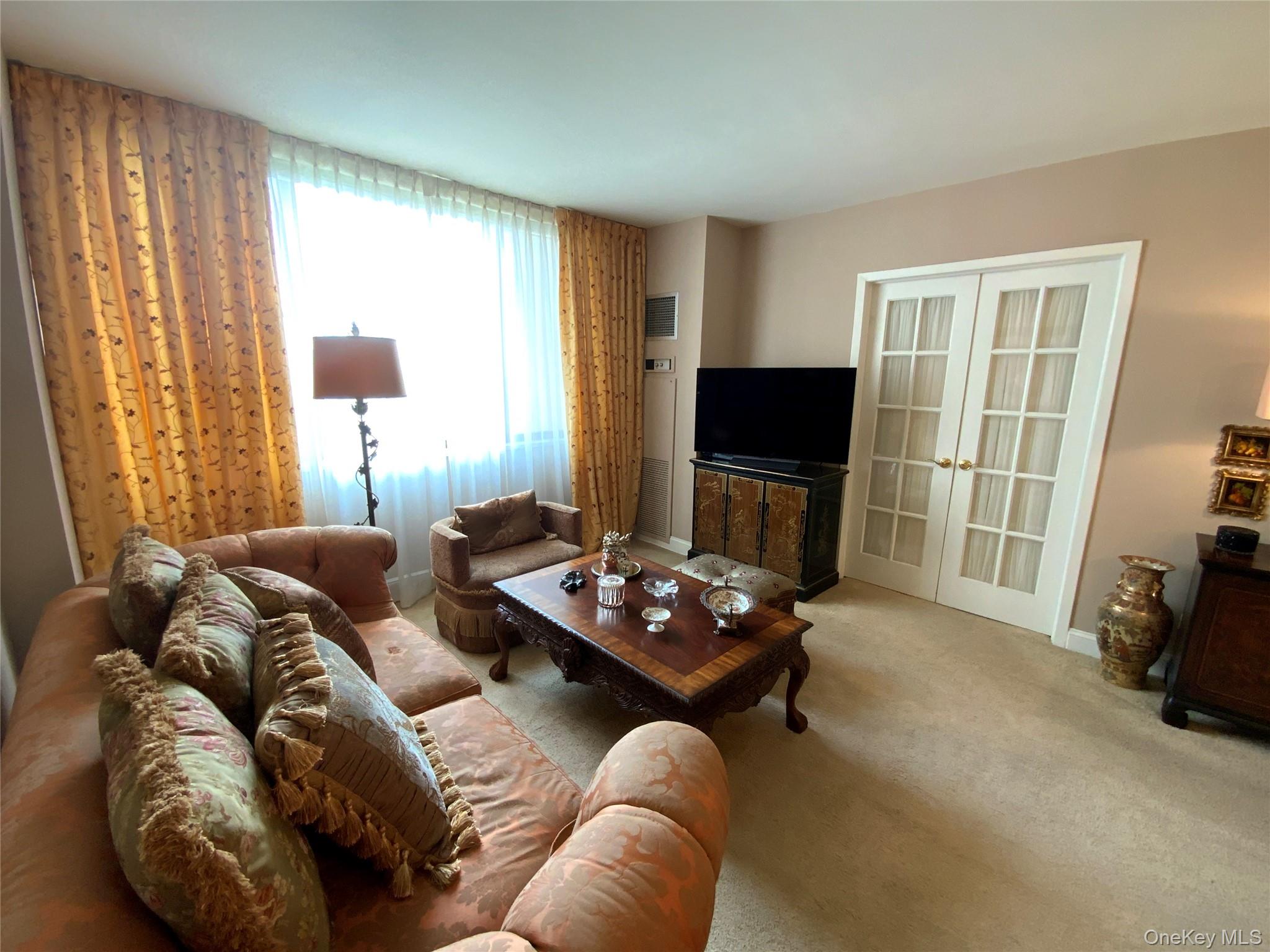 27110 Grand Central Parkway Parkway # 15Z, Floral Park, NY 11005