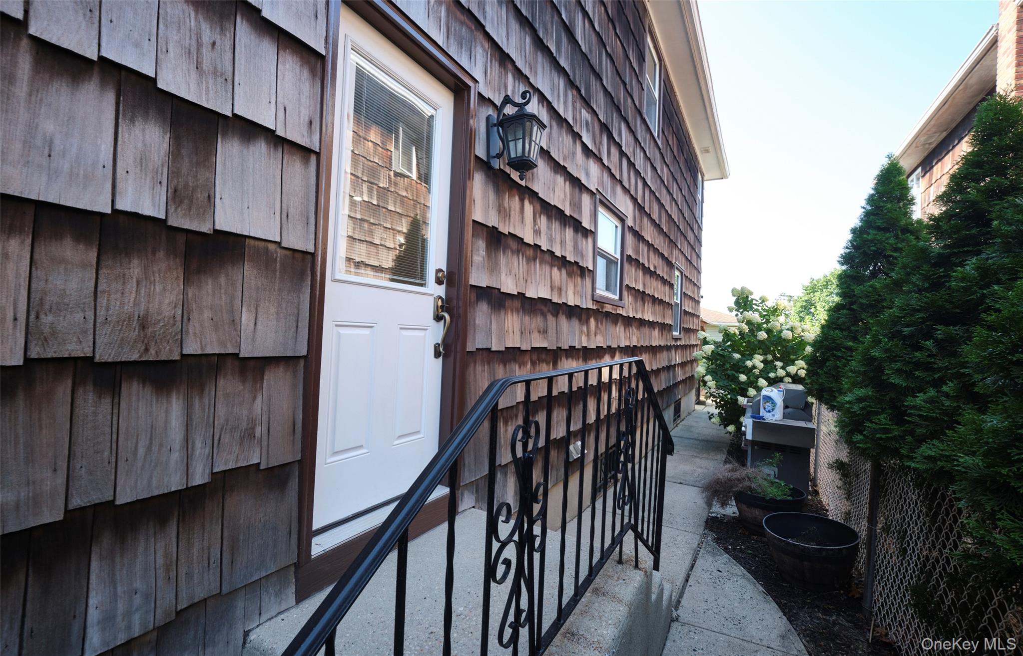 34 Vandewater Avenue, Floral Park, NY 11001