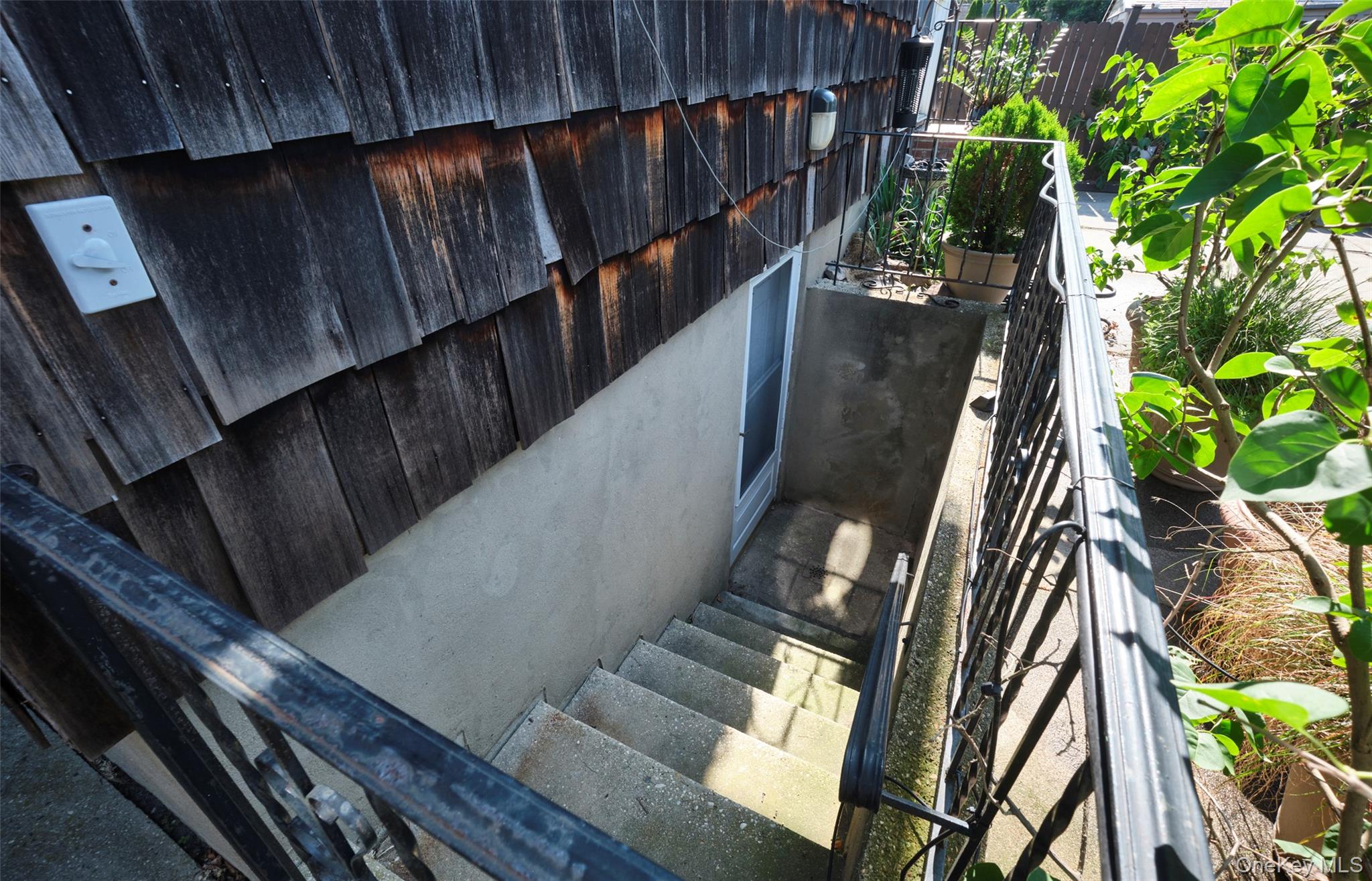 34 Vandewater Avenue, Floral Park, NY 11001