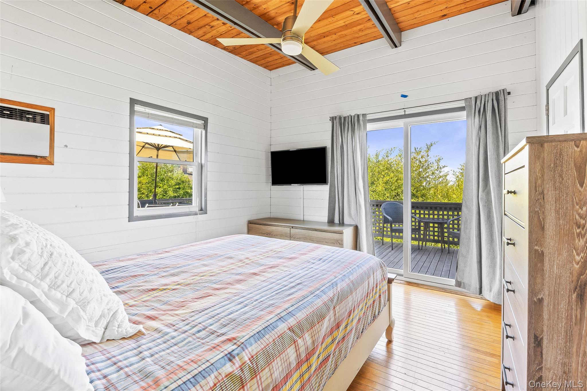 15 Dune Way, Seaview, NY 11770