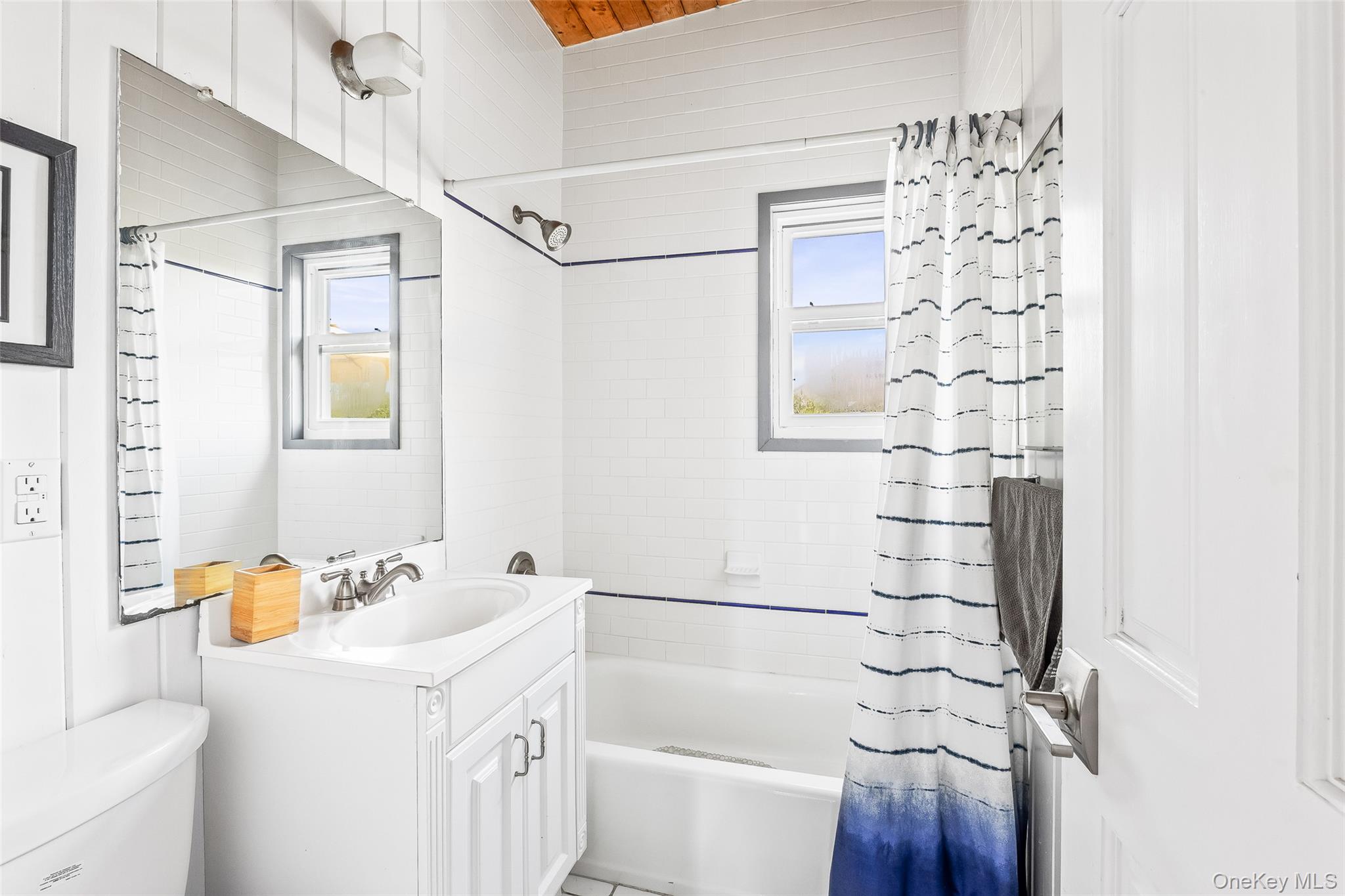 15 Dune Way, Seaview, NY 11770