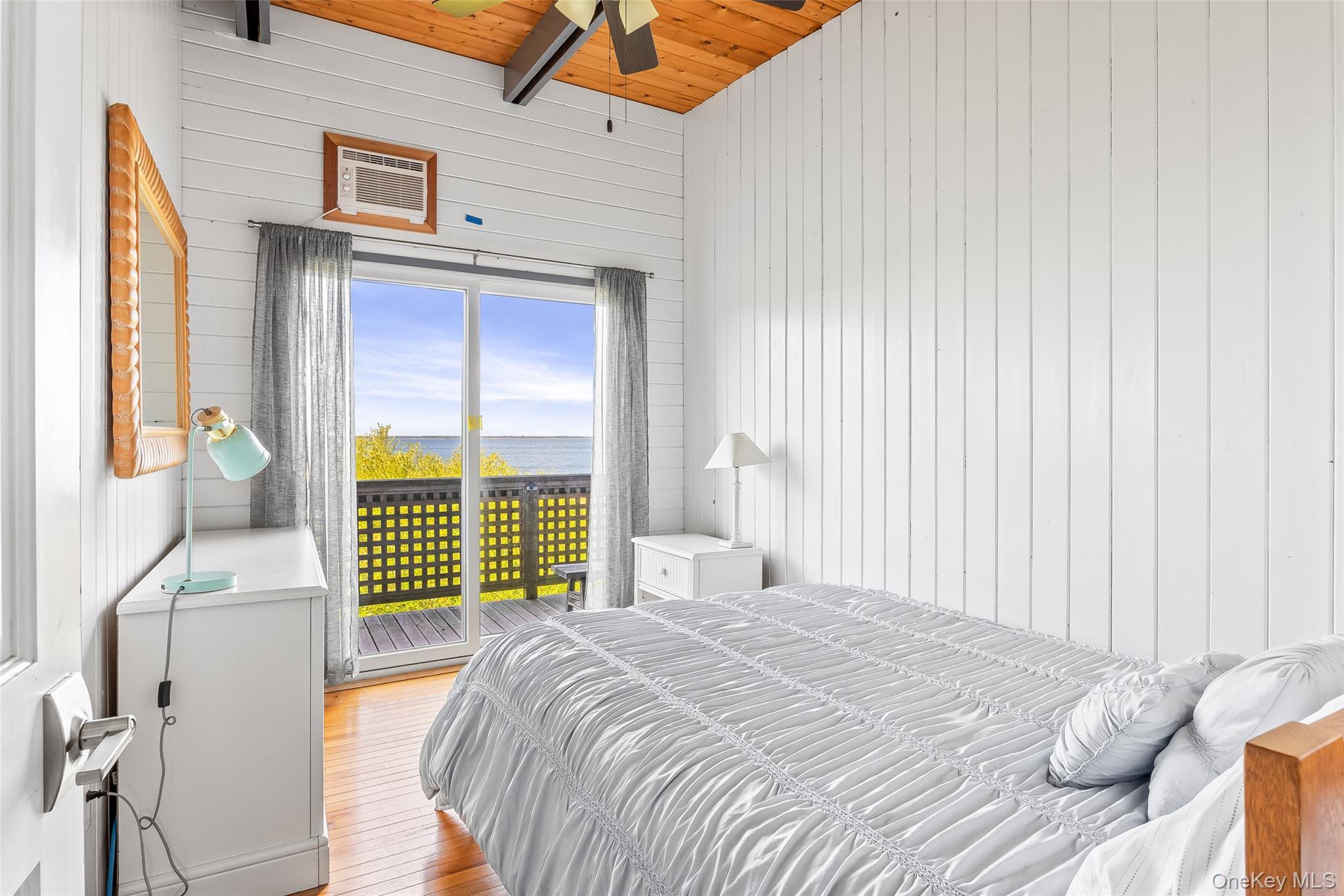 15 Dune Way, Seaview, NY 11770