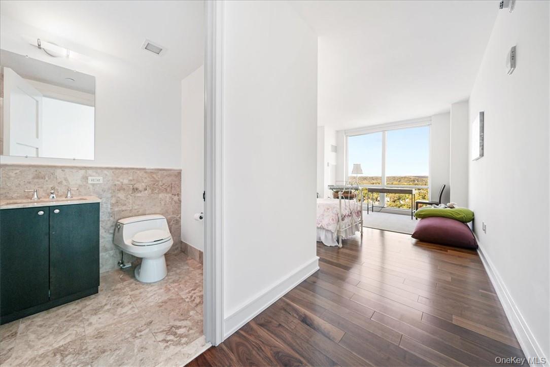 5 Renaissance Square # 26B, White Plains, NY 10601