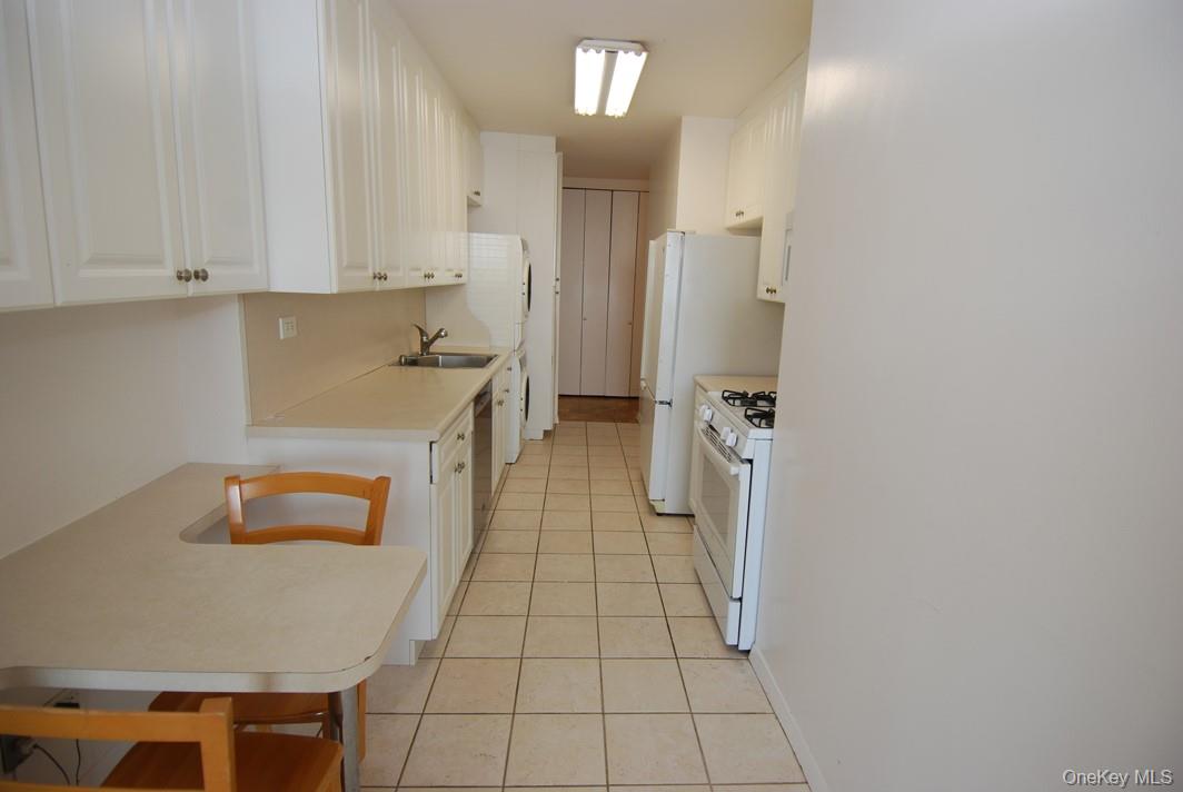 27110 Grand Central Parkway # 28H, Floral Park, NY 11005