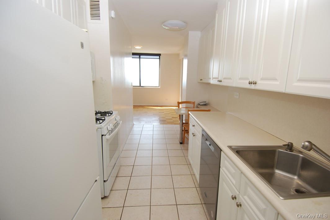 27110 Grand Central Parkway # 28H, Floral Park, NY 11005