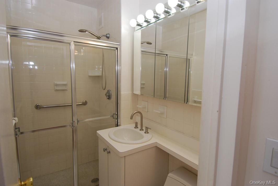 27110 Grand Central Parkway # 28H, Floral Park, NY 11005