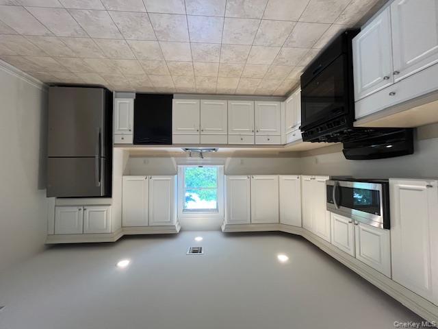 8 Dunes Lane # B, Port Washington, NY 11050