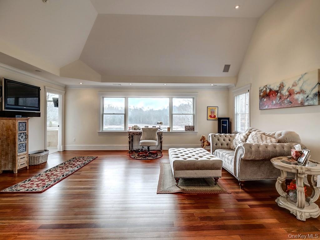 14 Stonewall Court, Warwick, NY 10990