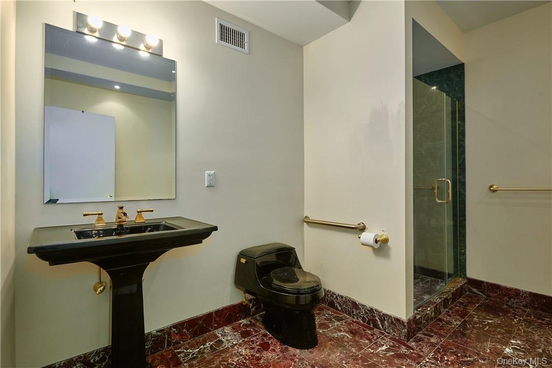 14 Stonewall Court, Warwick, NY 10990