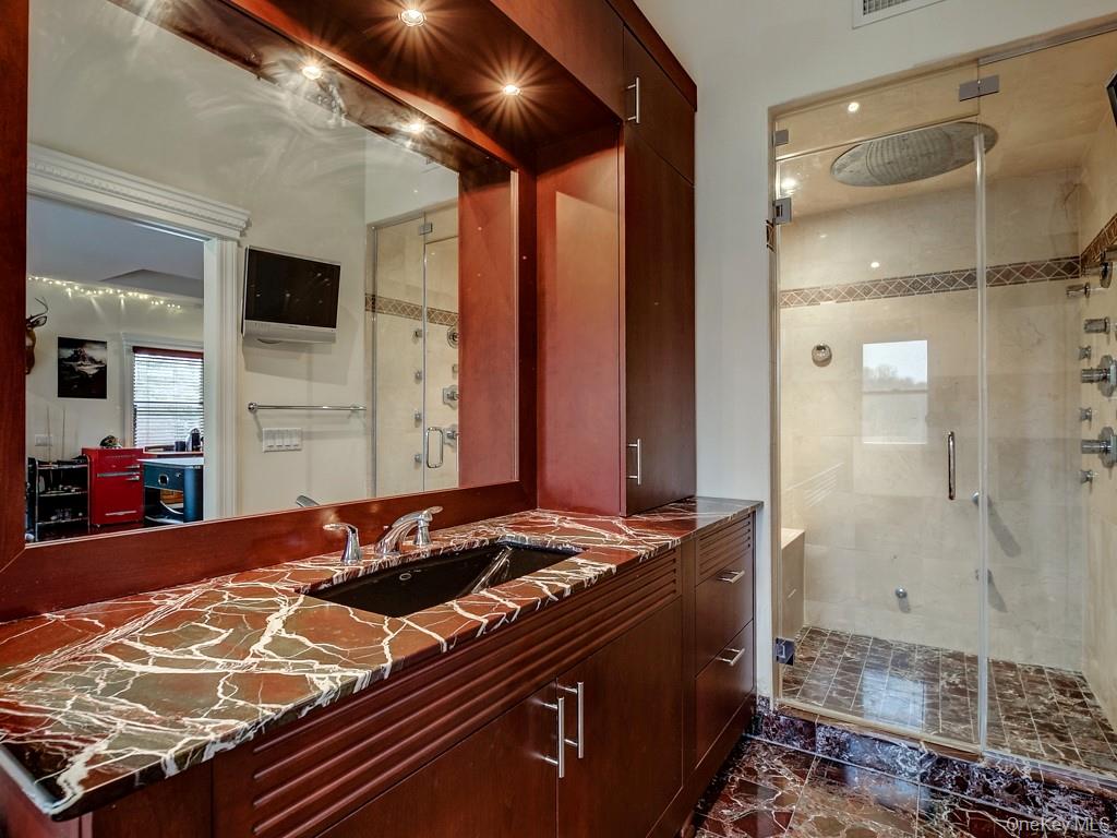 14 Stonewall Court, Warwick, NY 10990