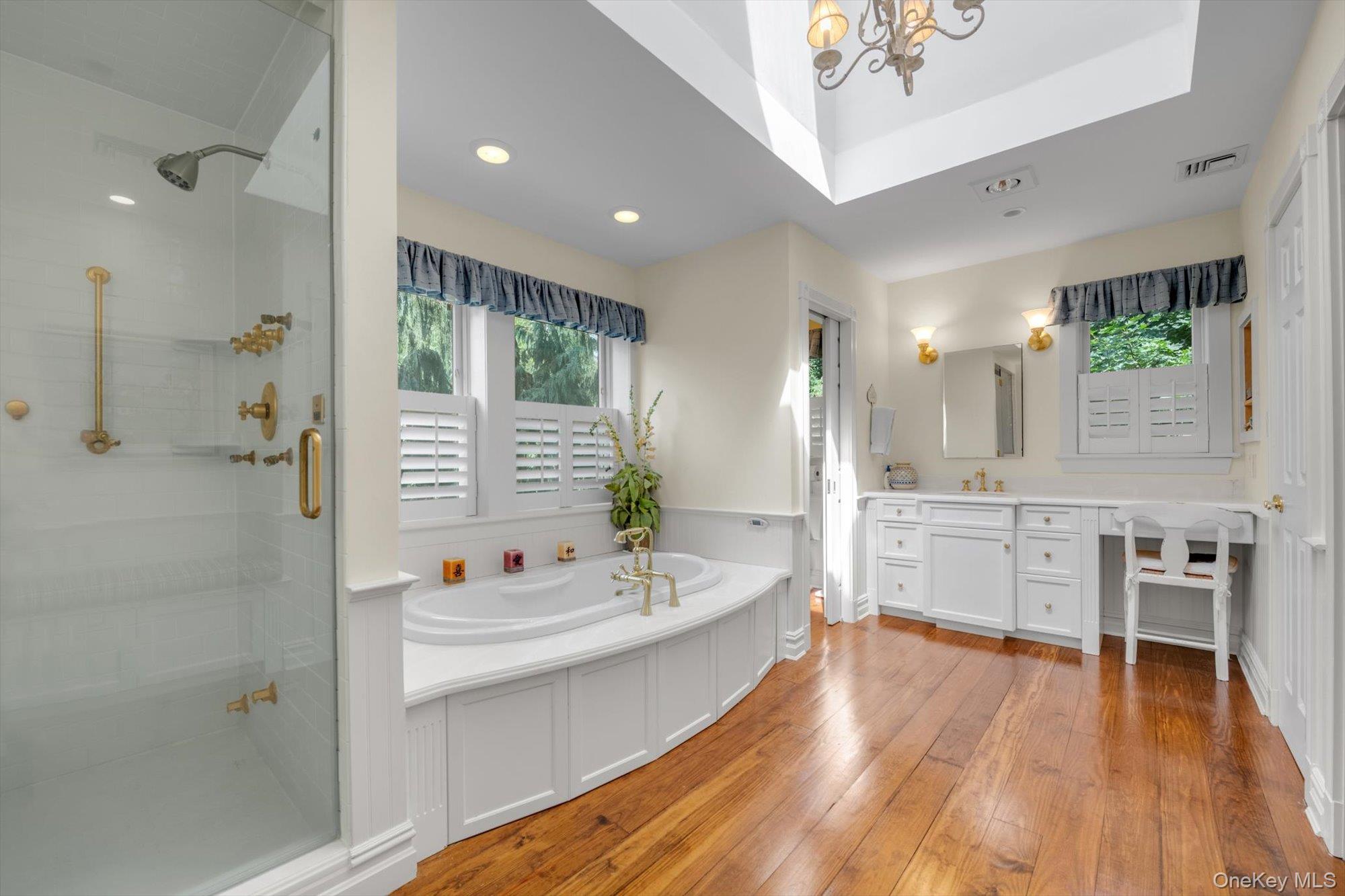 8 Briarfield Drive, Great Neck, NY 11020