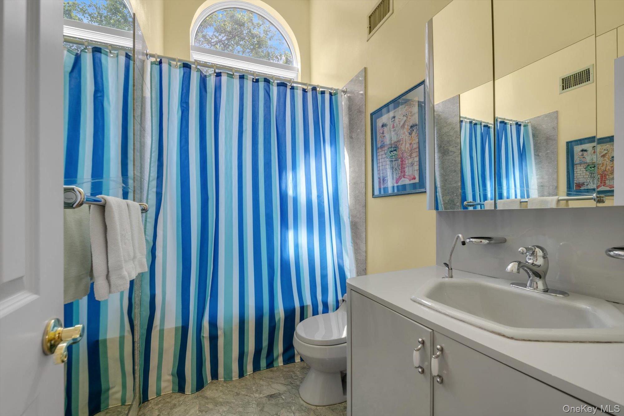 8 Briarfield Drive, Great Neck, NY 11020