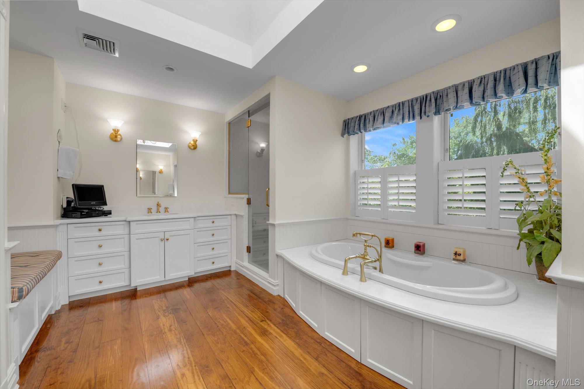 8 Briarfield Drive, Great Neck, NY 11020