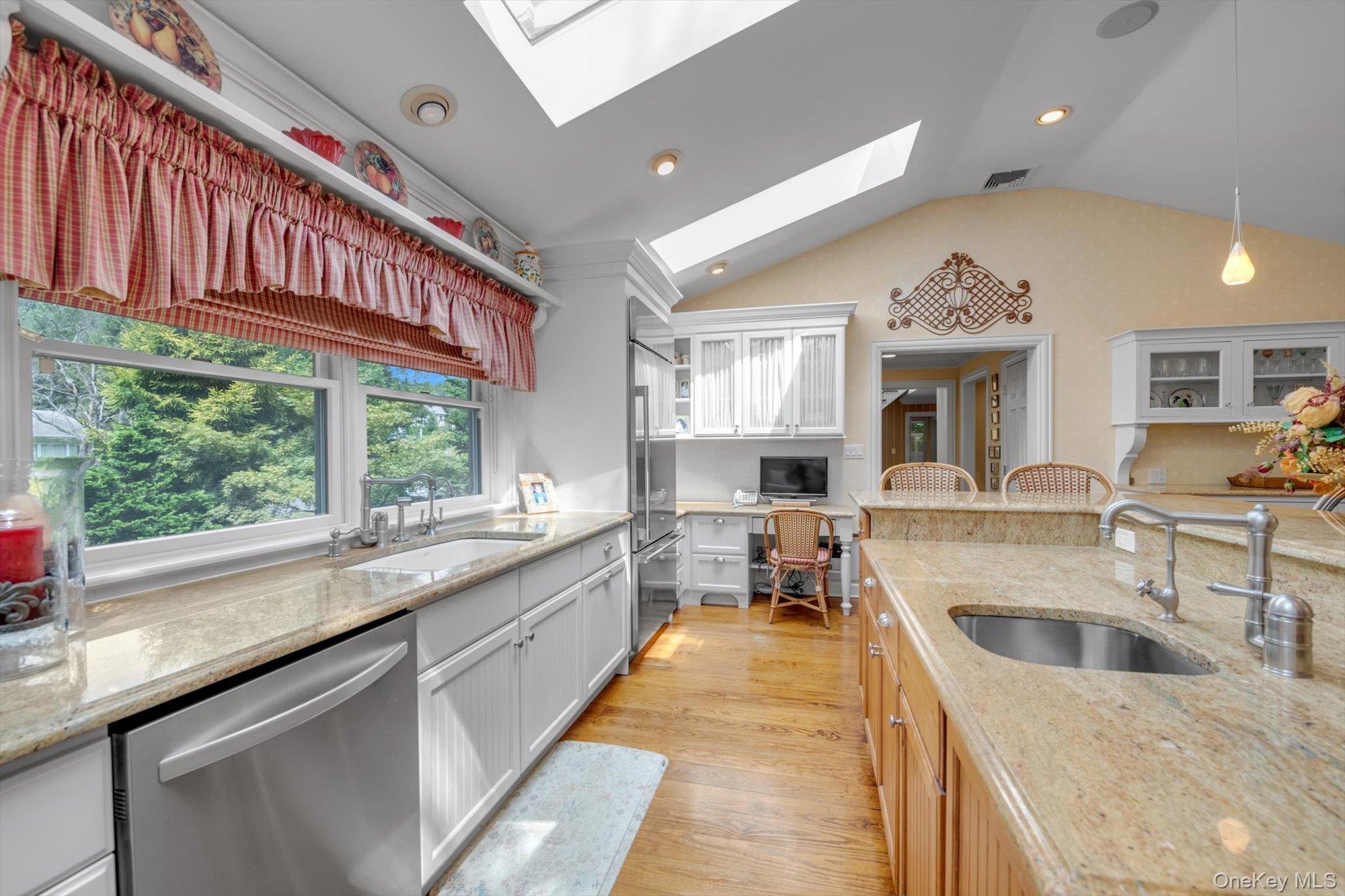 8 Briarfield Drive, Great Neck, NY 11020