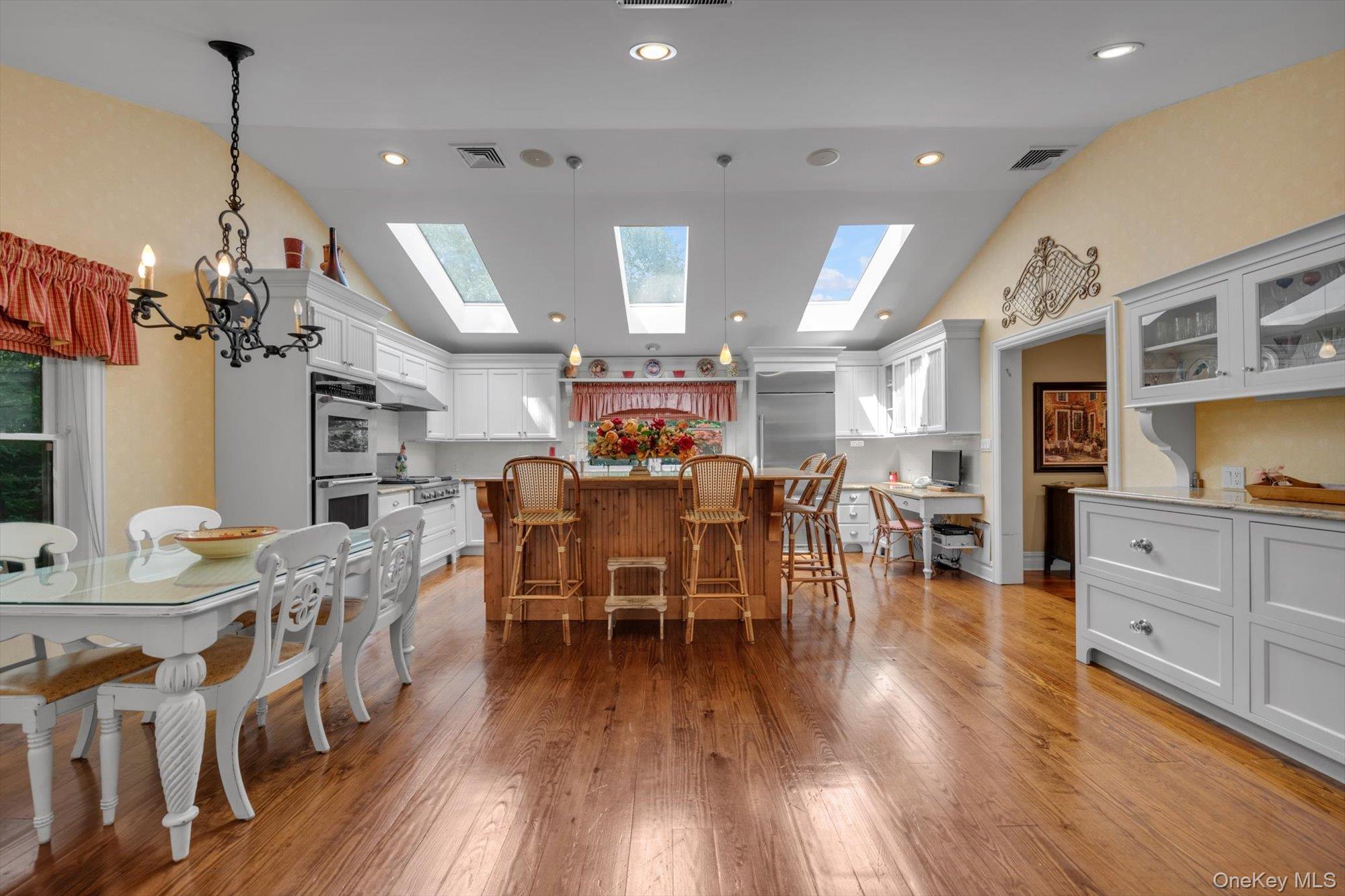 8 Briarfield Drive, Great Neck, NY 11020