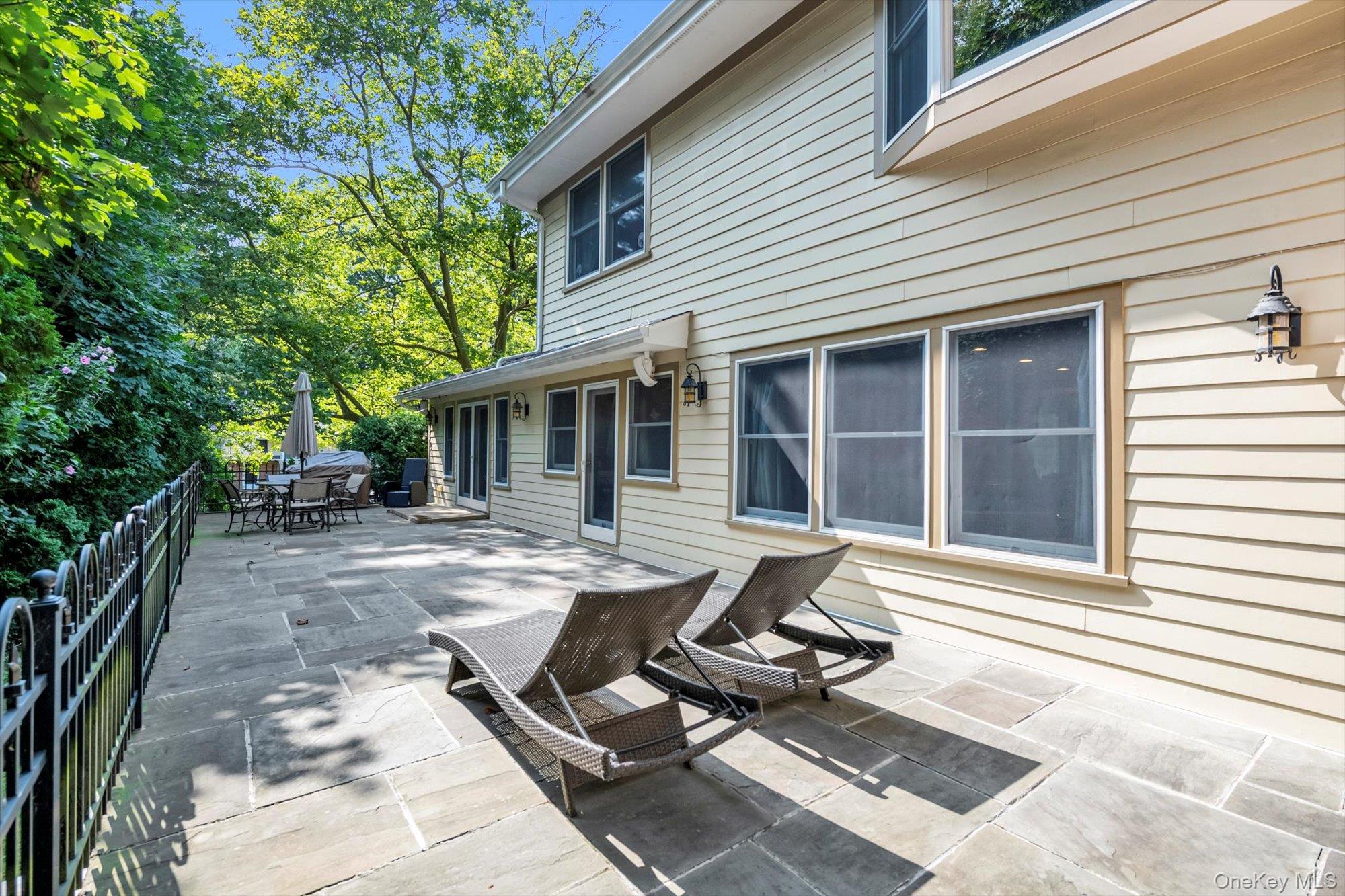 8 Briarfield Drive, Great Neck, NY 11020