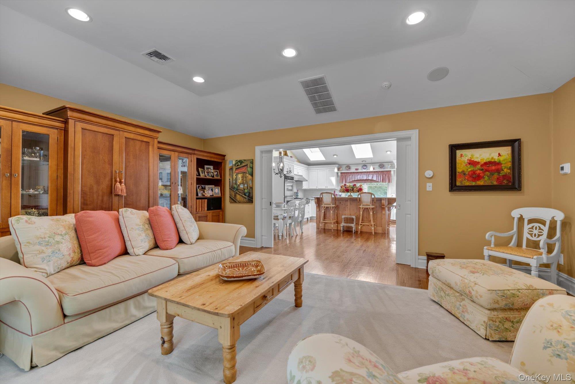 8 Briarfield Drive, Great Neck, NY 11020