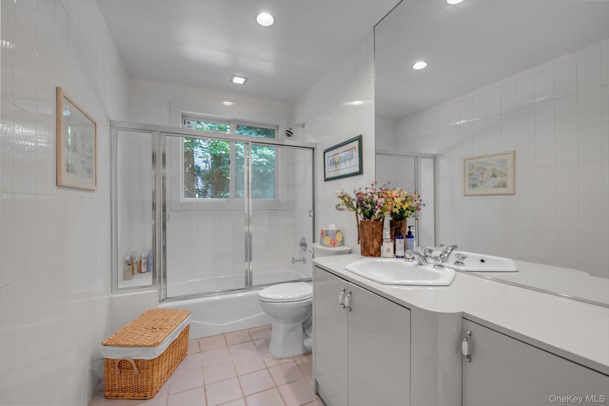 8 Briarfield Drive, Great Neck, NY 11020