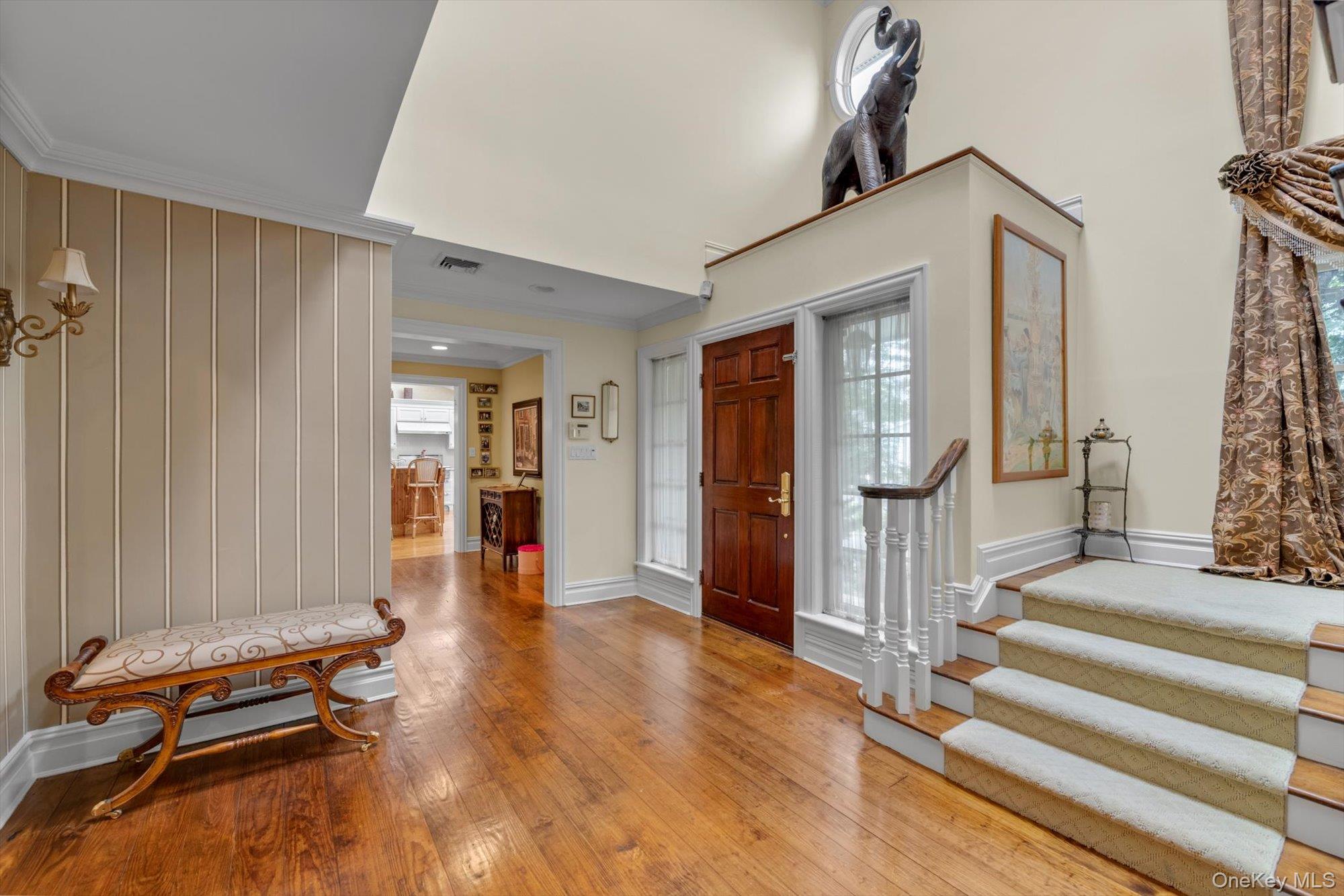 8 Briarfield Drive, Great Neck, NY 11020