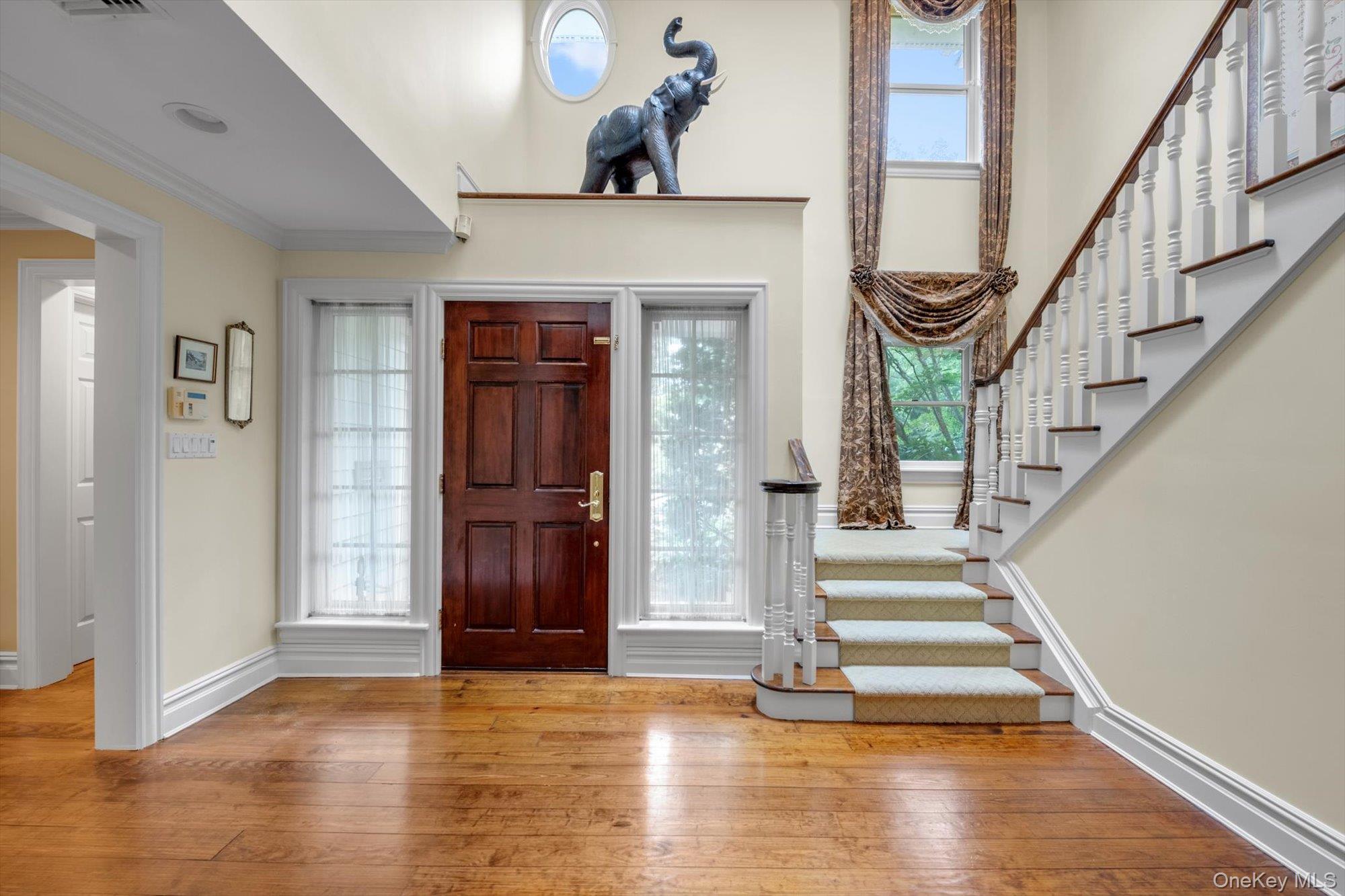 8 Briarfield Drive, Great Neck, NY 11020