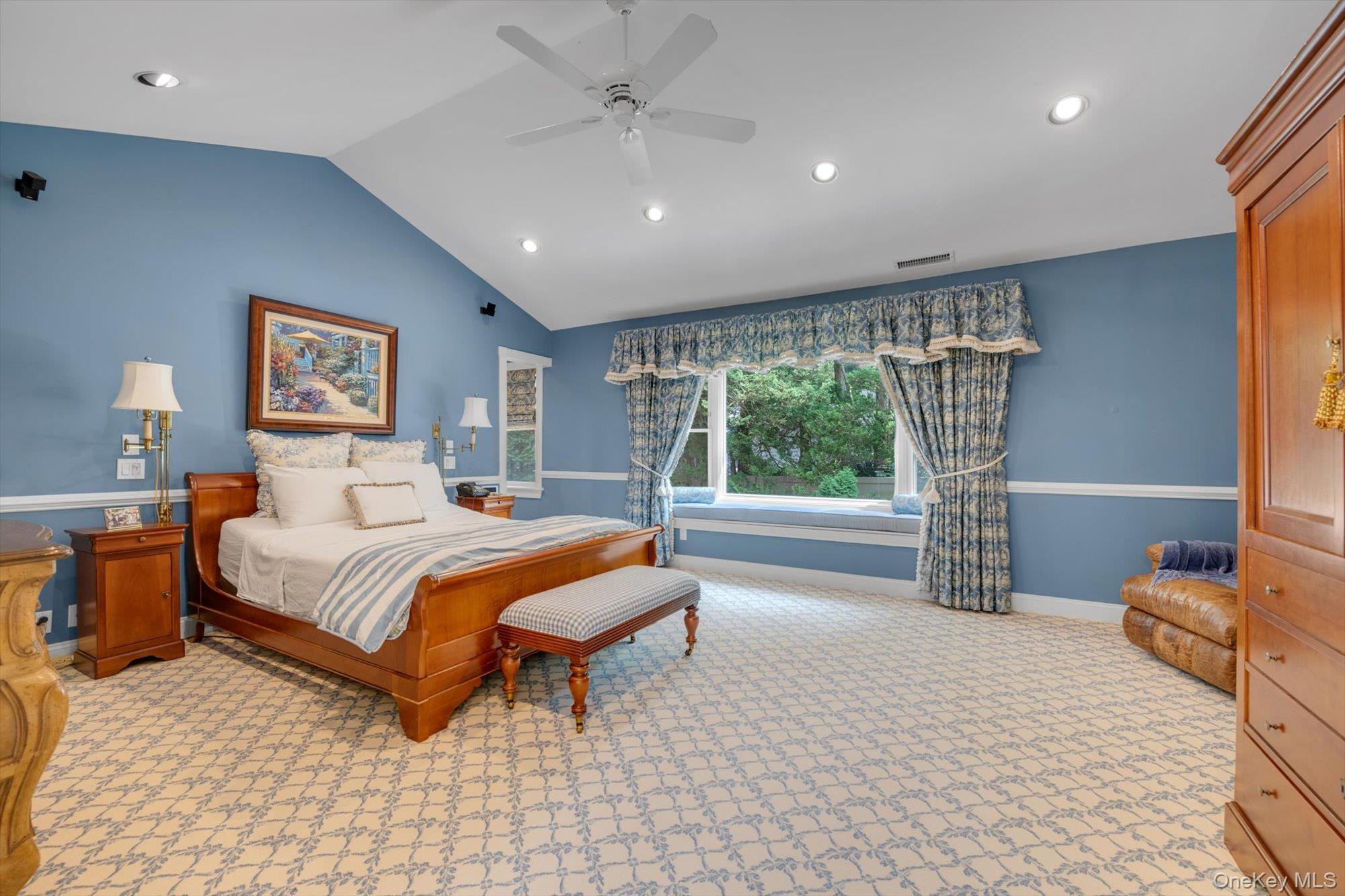 8 Briarfield Drive, Great Neck, NY 11020