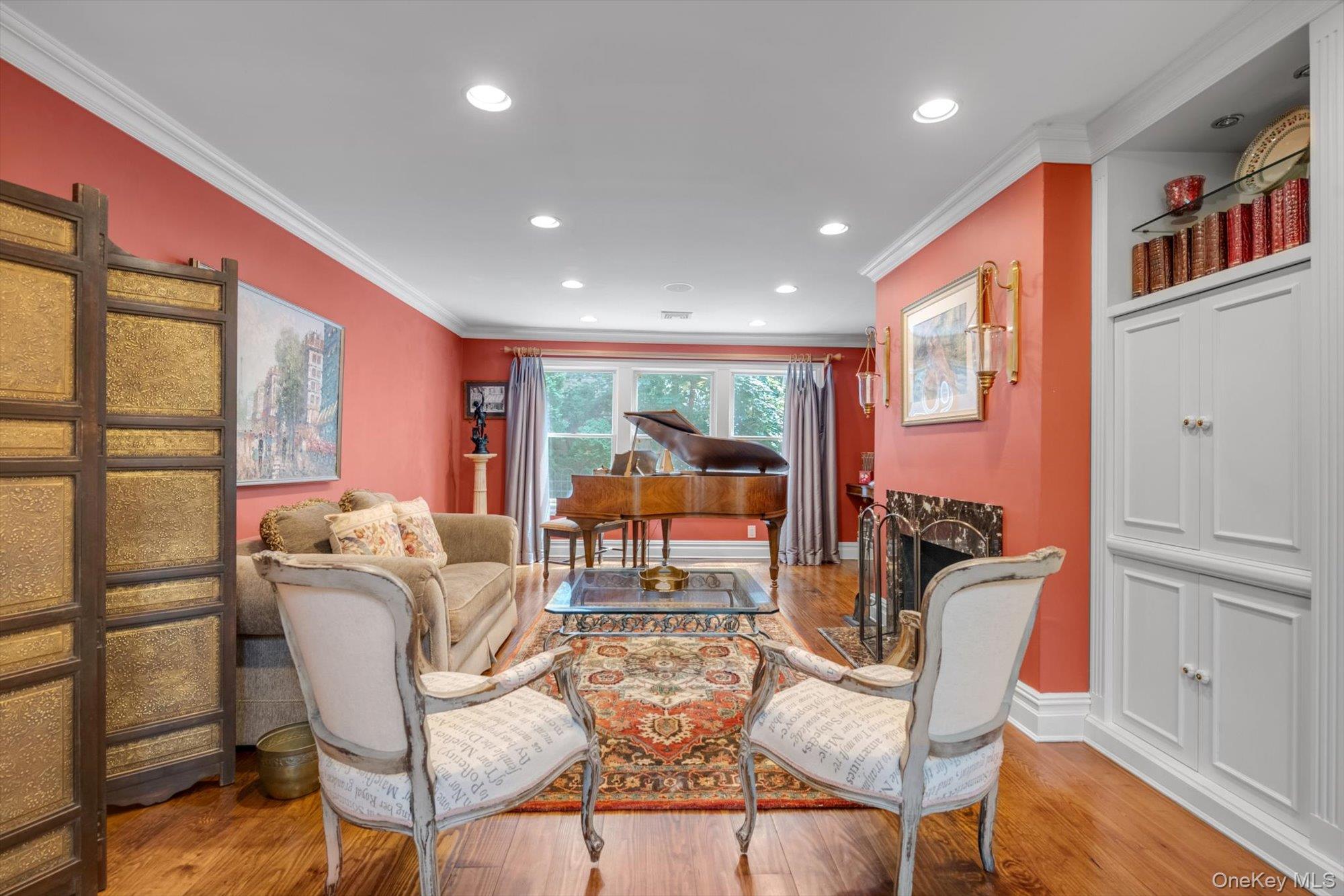 8 Briarfield Drive, Great Neck, NY 11020