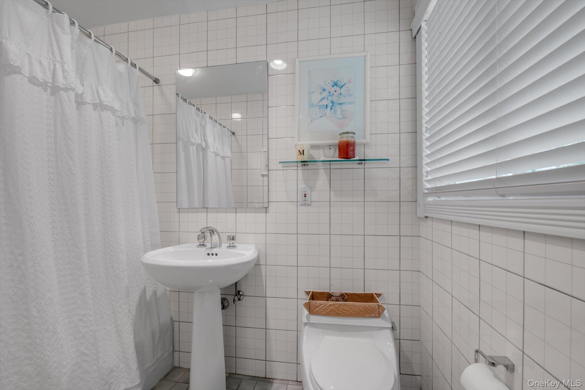 8 Briarfield Drive, Great Neck, NY 11020