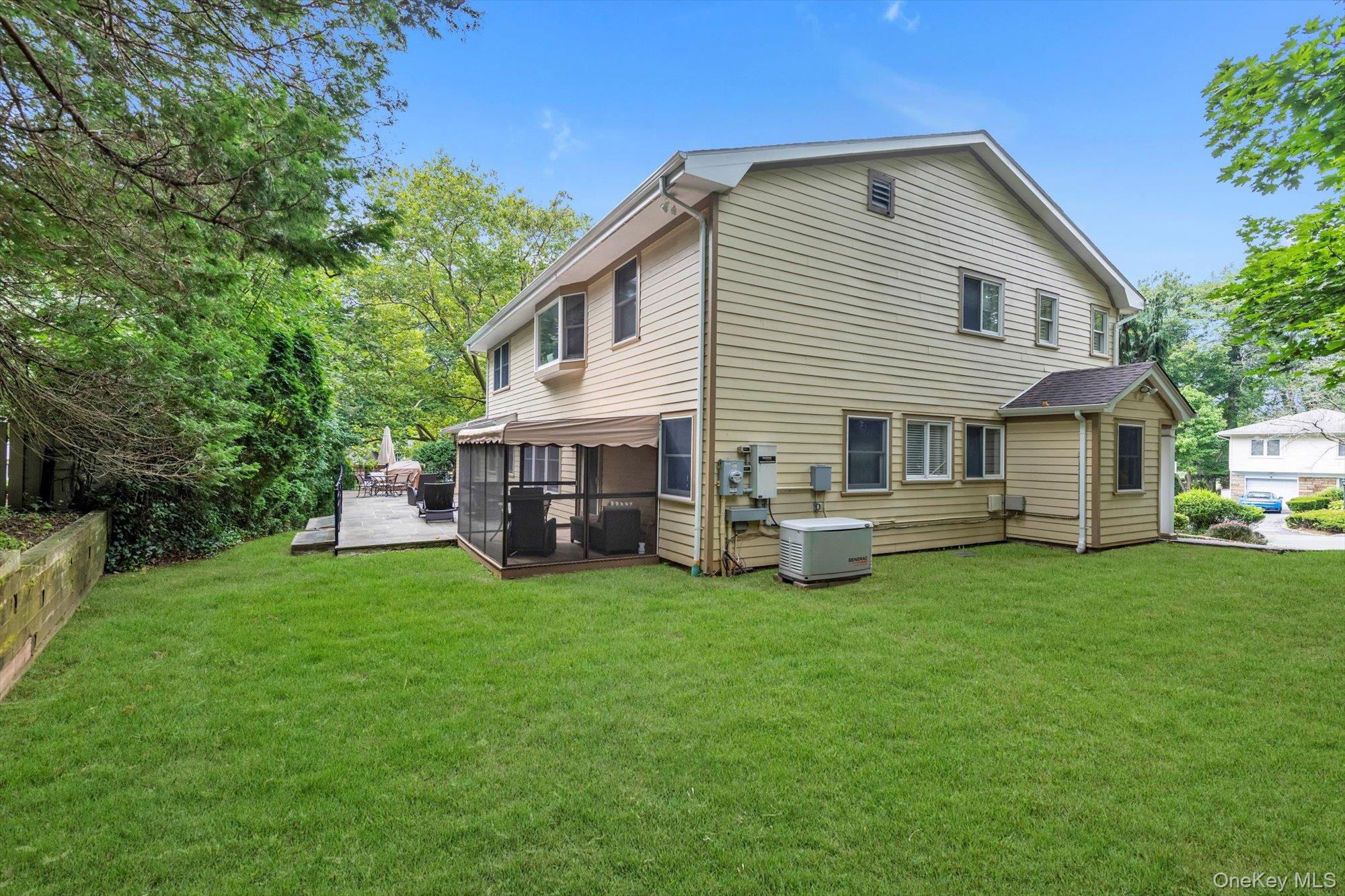 8 Briarfield Drive, Great Neck, NY 11020