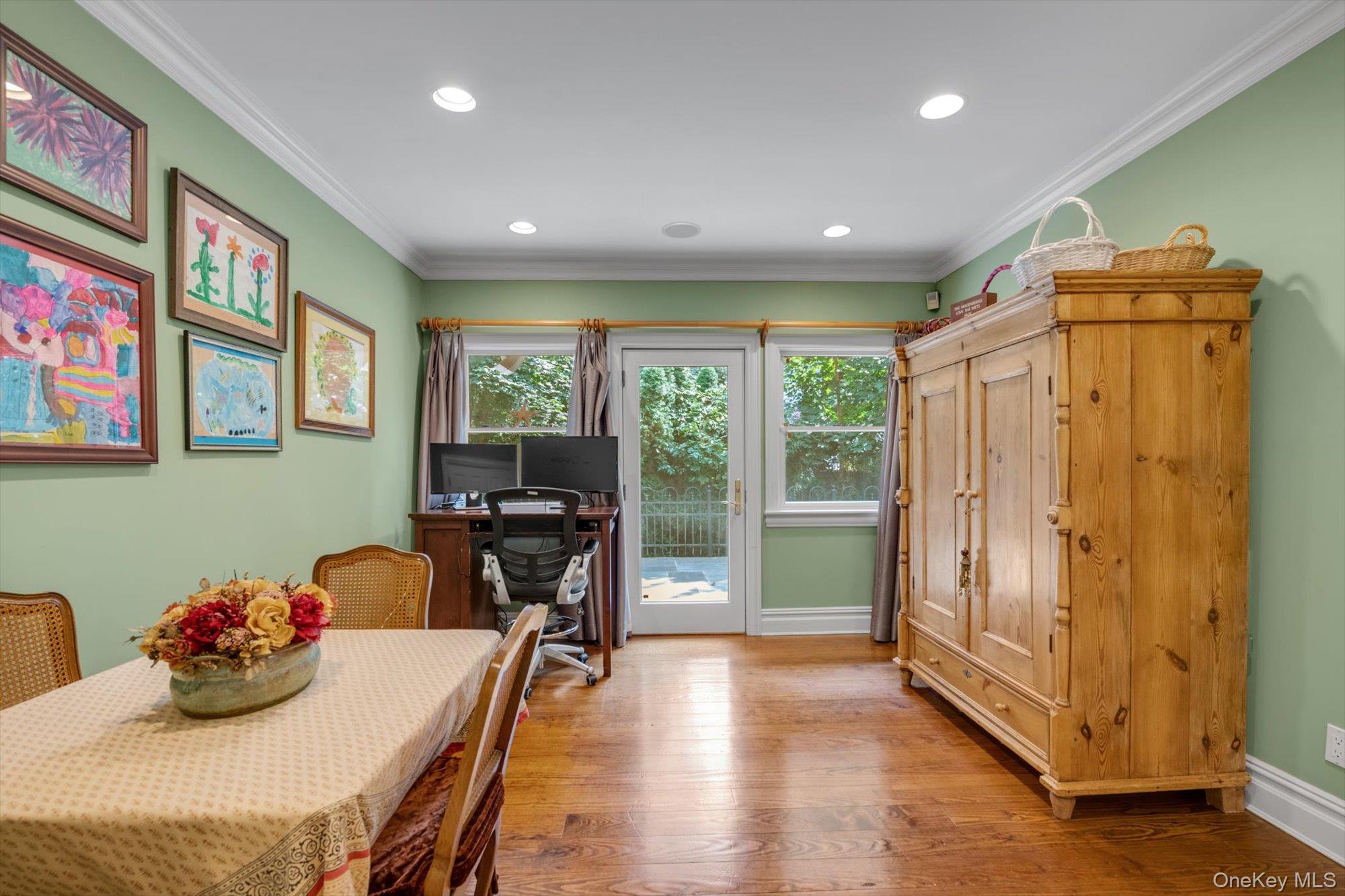 8 Briarfield Drive, Great Neck, NY 11020