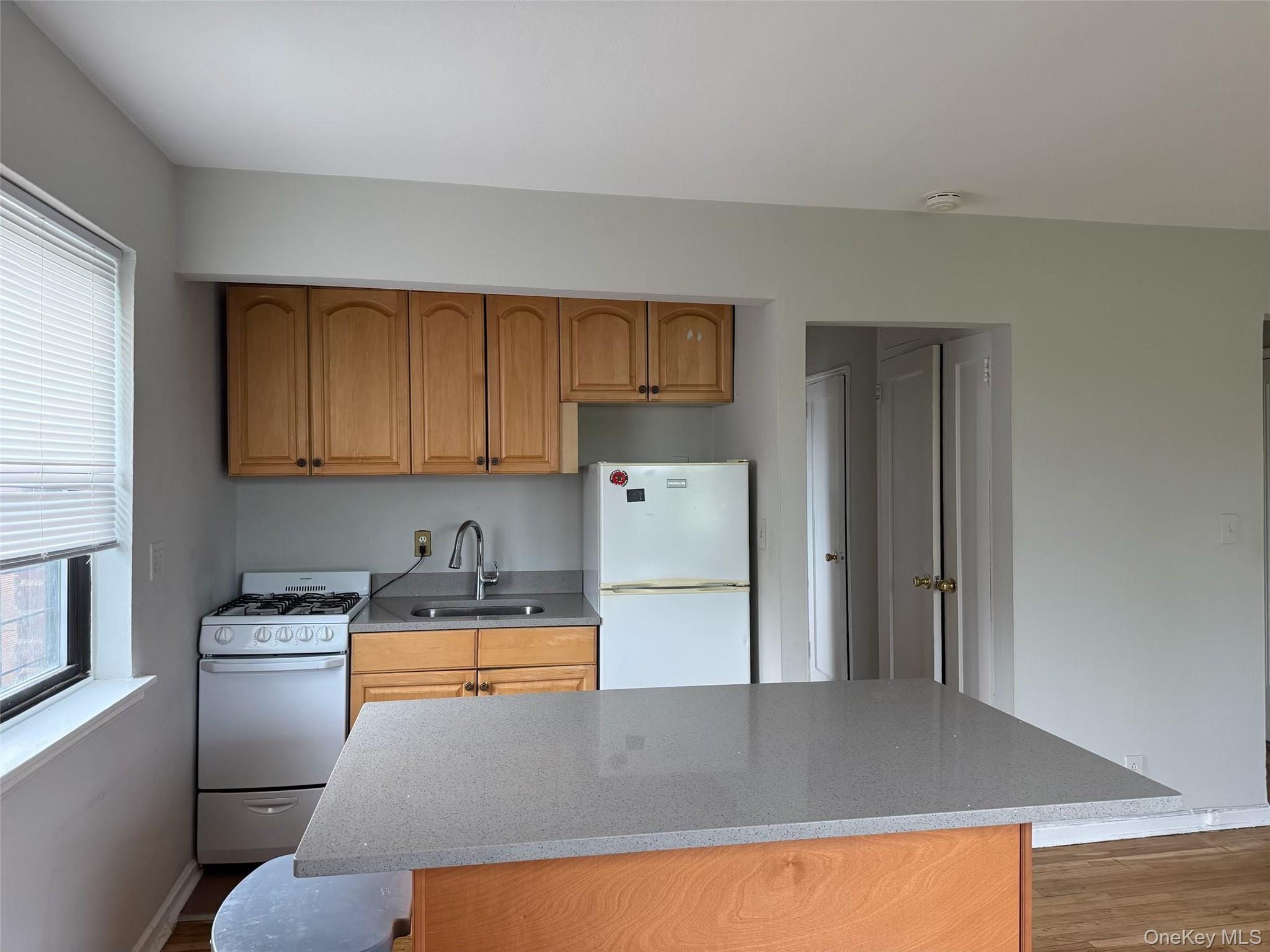 46-41 215th St # 3A, Bayside, NY 11361