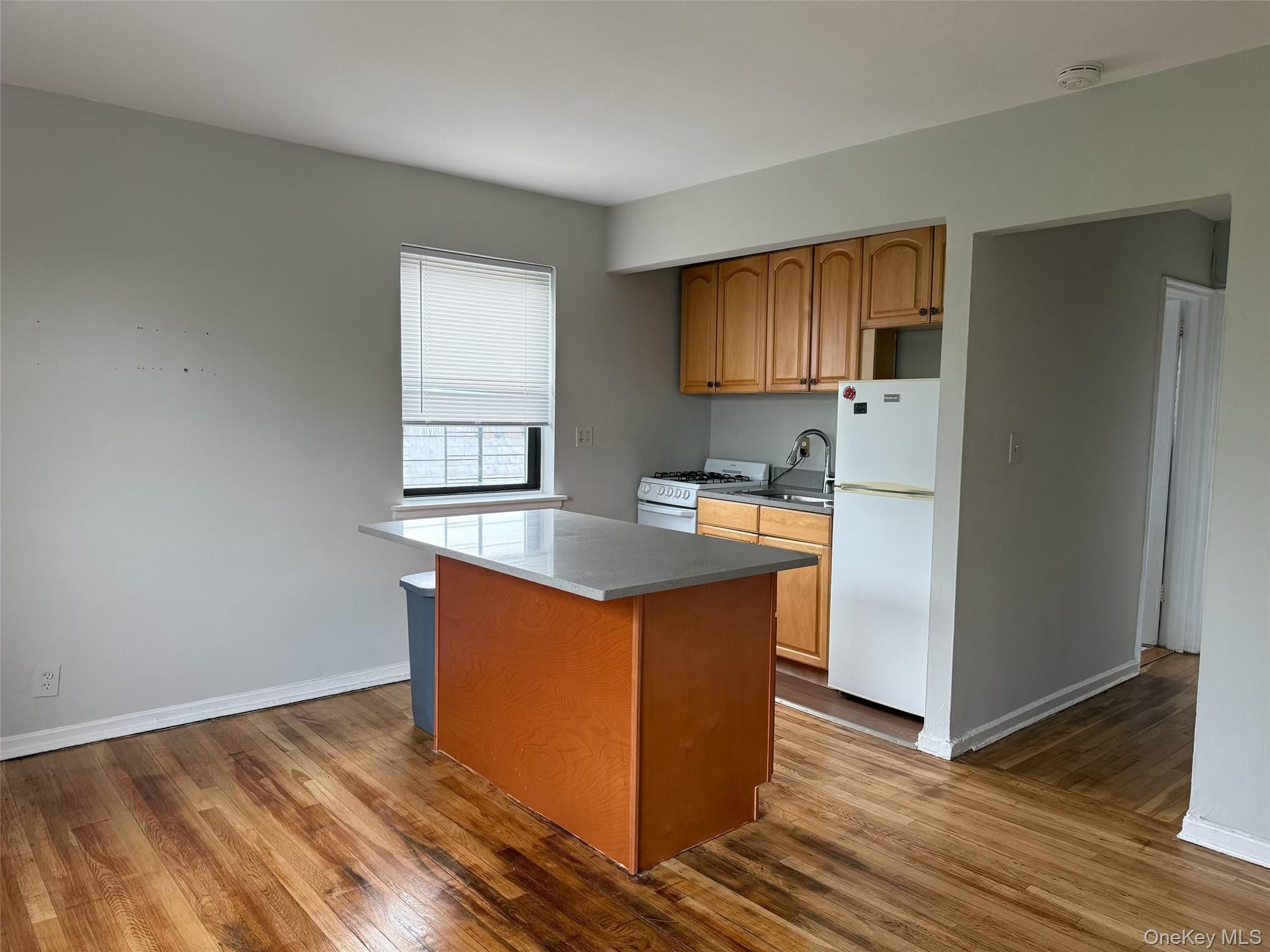 46-41 215th St # 3A, Bayside, NY 11361