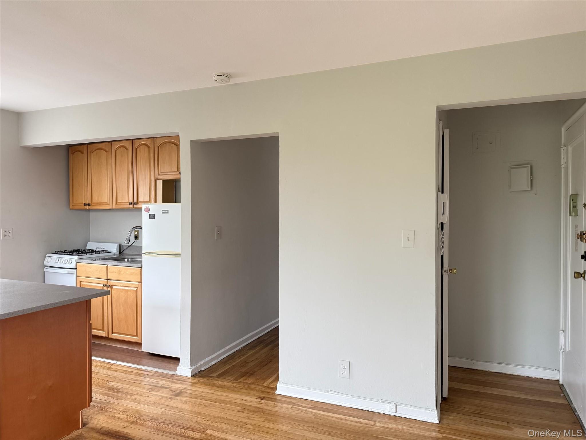 46-41 215th St # 3A, Bayside, NY 11361