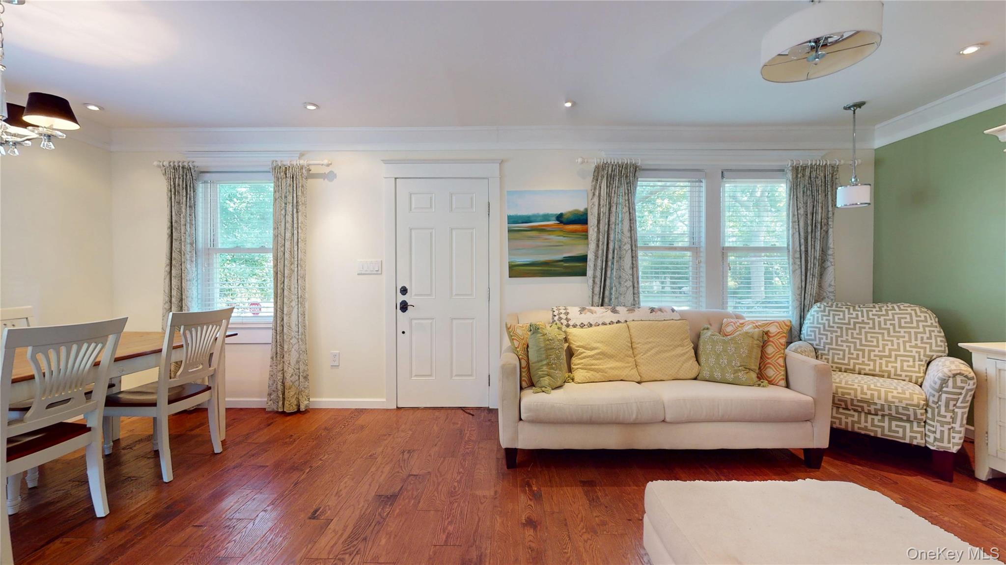 24 8th Avenue, Sea Cliff, NY 11579