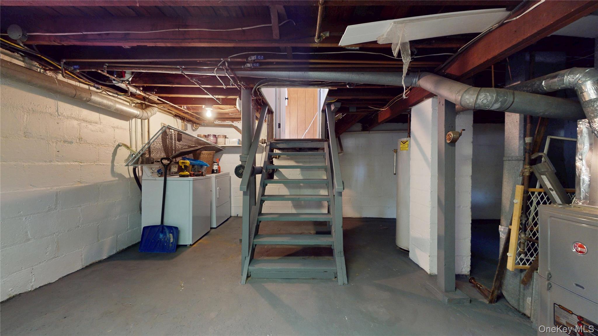 24 8th Avenue, Sea Cliff, NY 11579