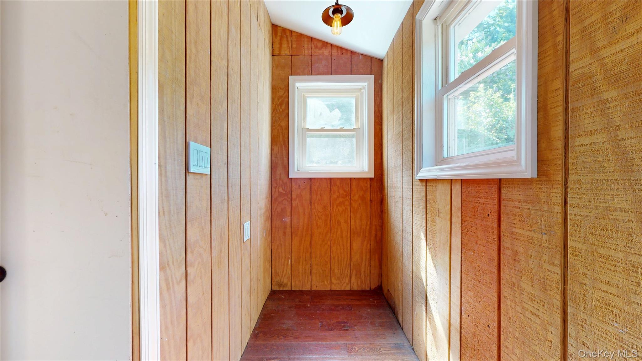 24 8th Avenue, Sea Cliff, NY 11579