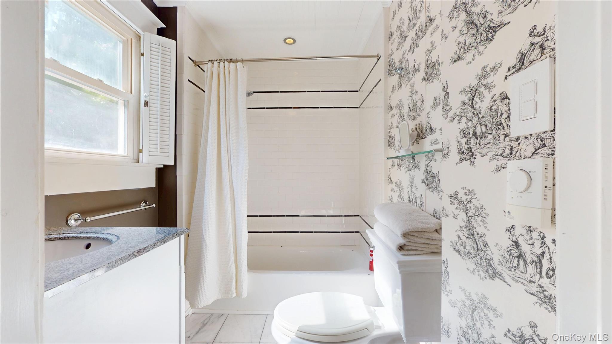 24 8th Avenue, Sea Cliff, NY 11579