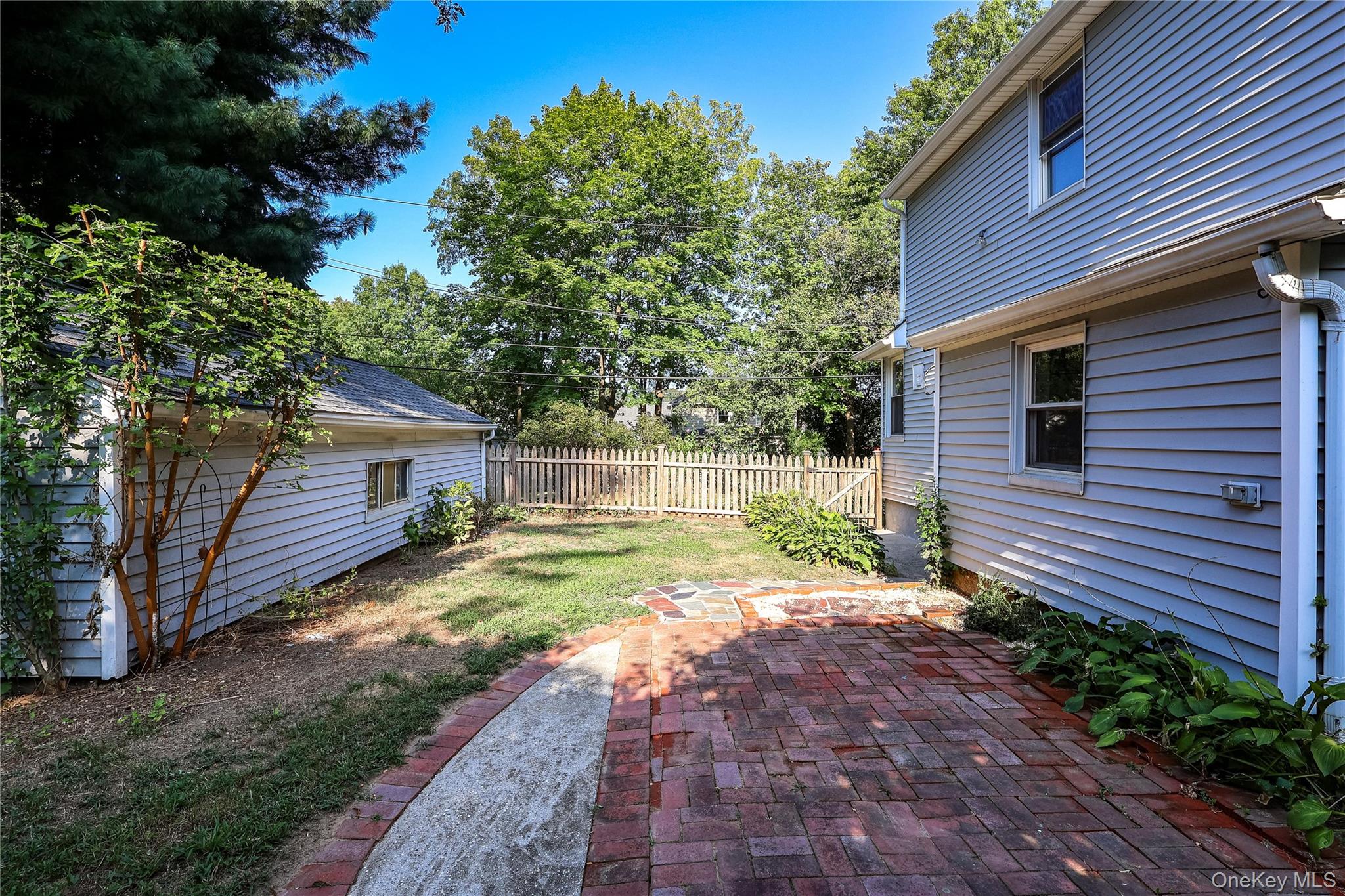 24 8th Avenue, Sea Cliff, NY 11579