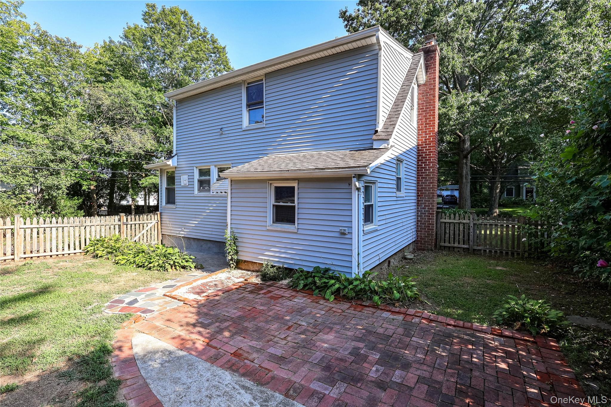 24 8th Avenue, Sea Cliff, NY 11579