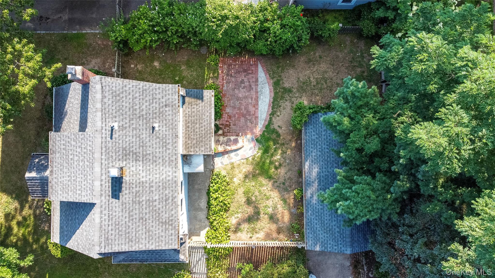 24 8th Avenue, Sea Cliff, NY 11579