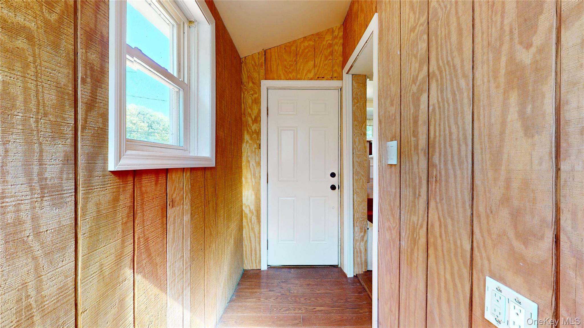 24 8th Avenue, Sea Cliff, NY 11579