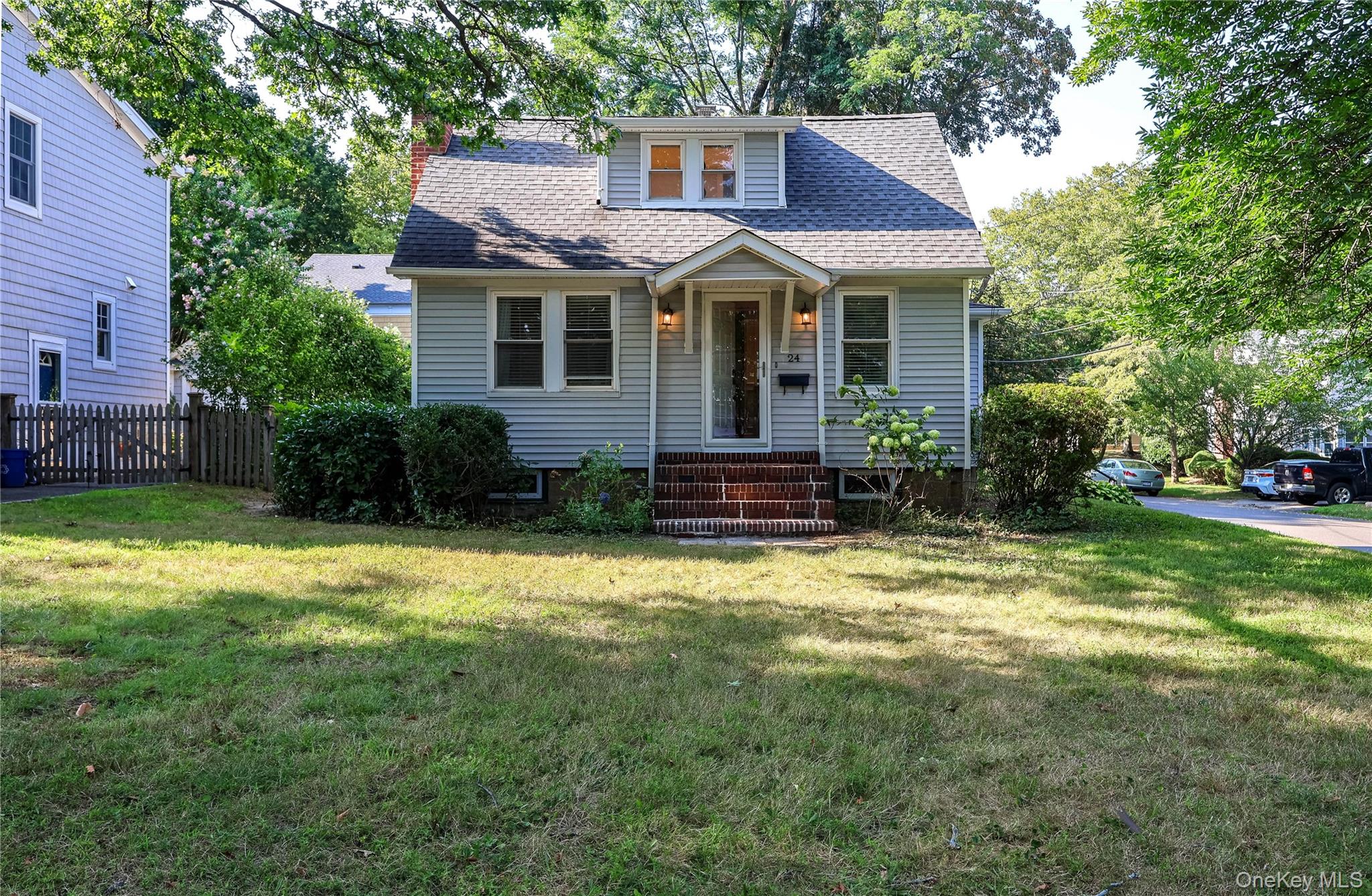 24 8th Avenue, Sea Cliff, NY 11579