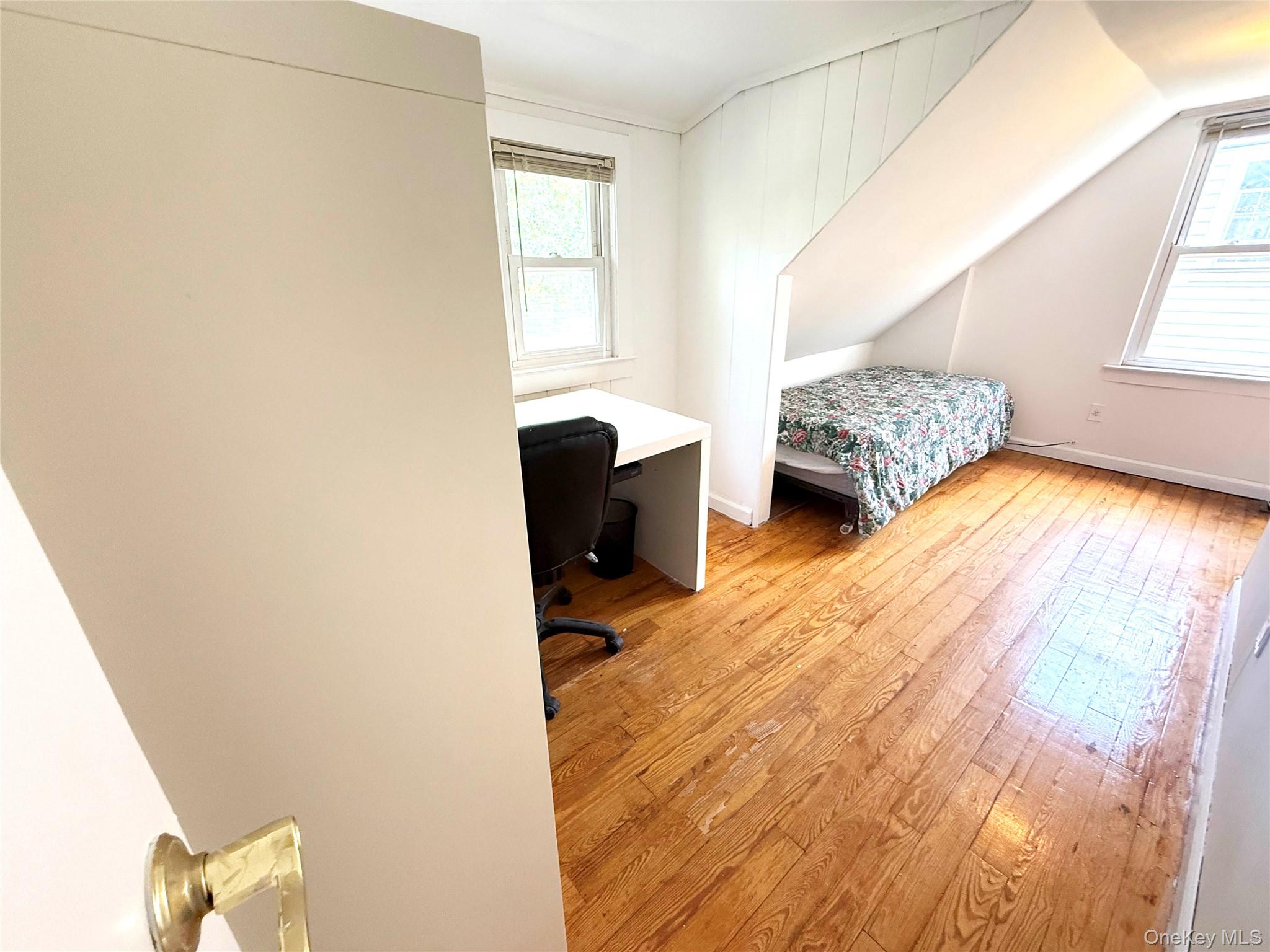 24 8th Avenue, Sea Cliff, NY 11579