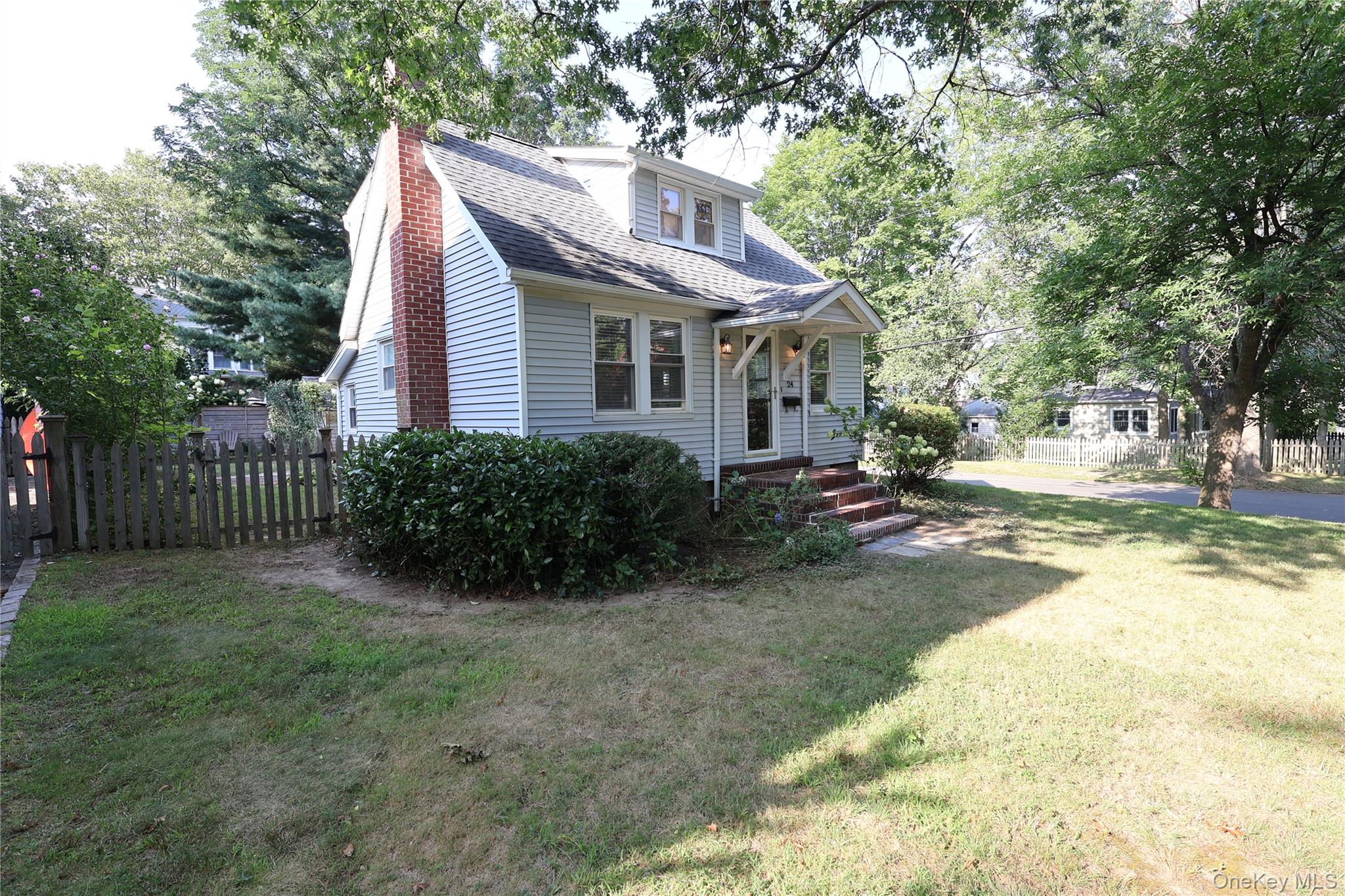 24 8th Avenue, Sea Cliff, NY 11579