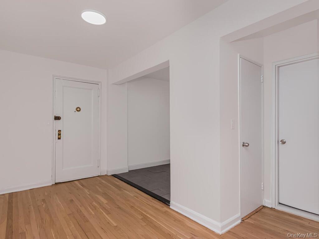 2104 Holland Avenue # 4H, Bronx, NY 10462