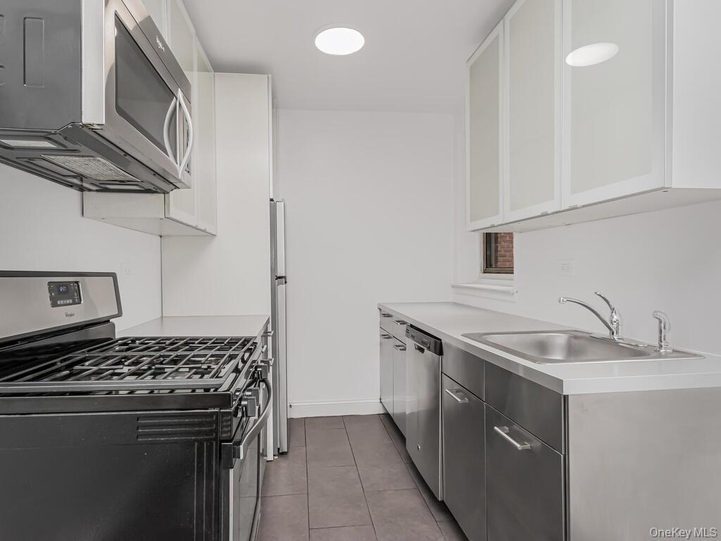 2104 Holland Avenue # 4H, Bronx, NY 10462